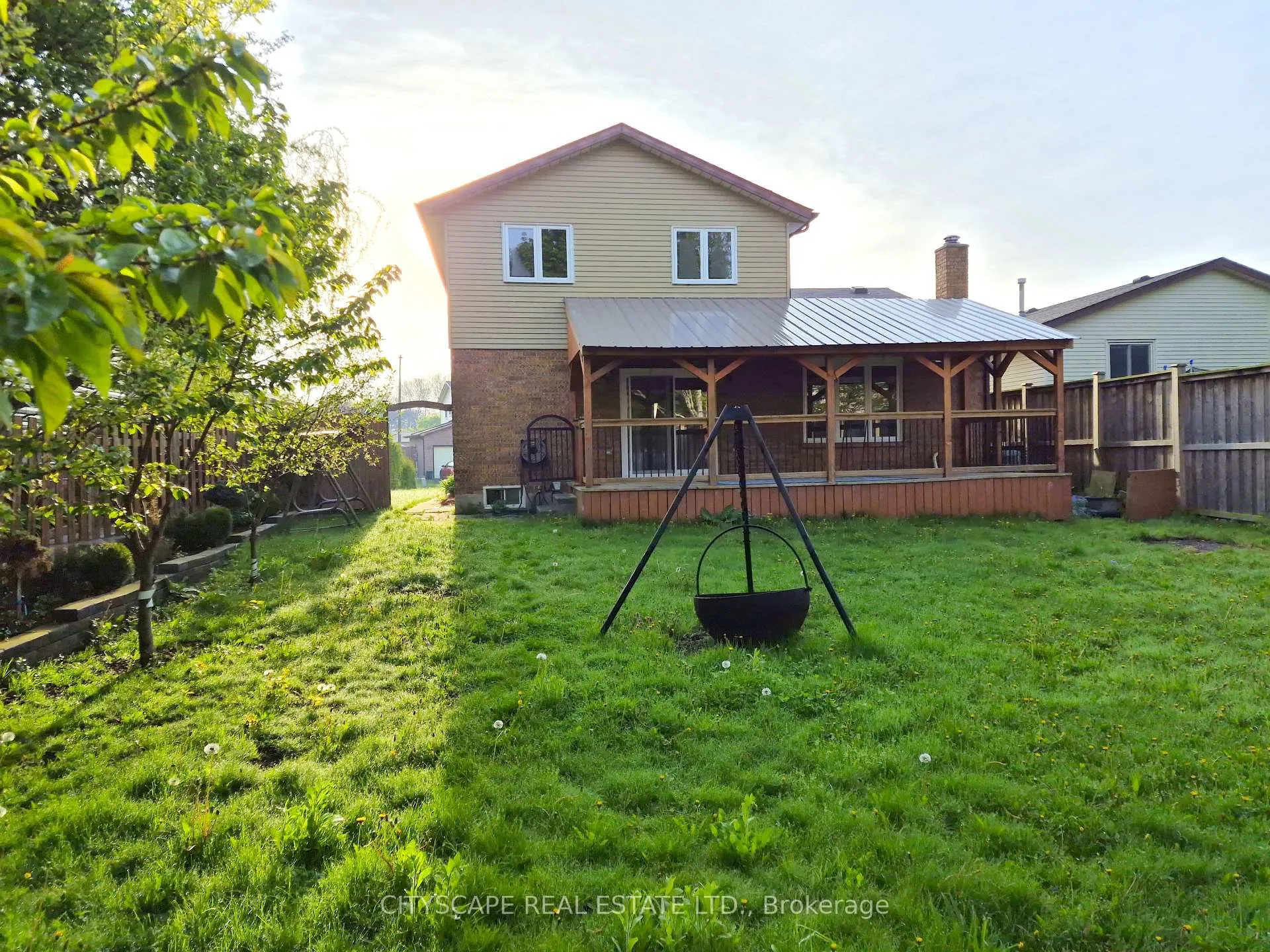 Photo 34 of 11 Ashely Court, Kitchener, Grand River North — HOMEH
