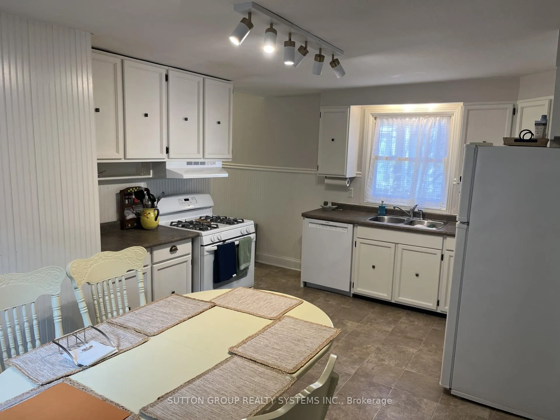 Photo 8 of Unit 1, 58 Bruce Street S, Blue Mountains — HOMEH