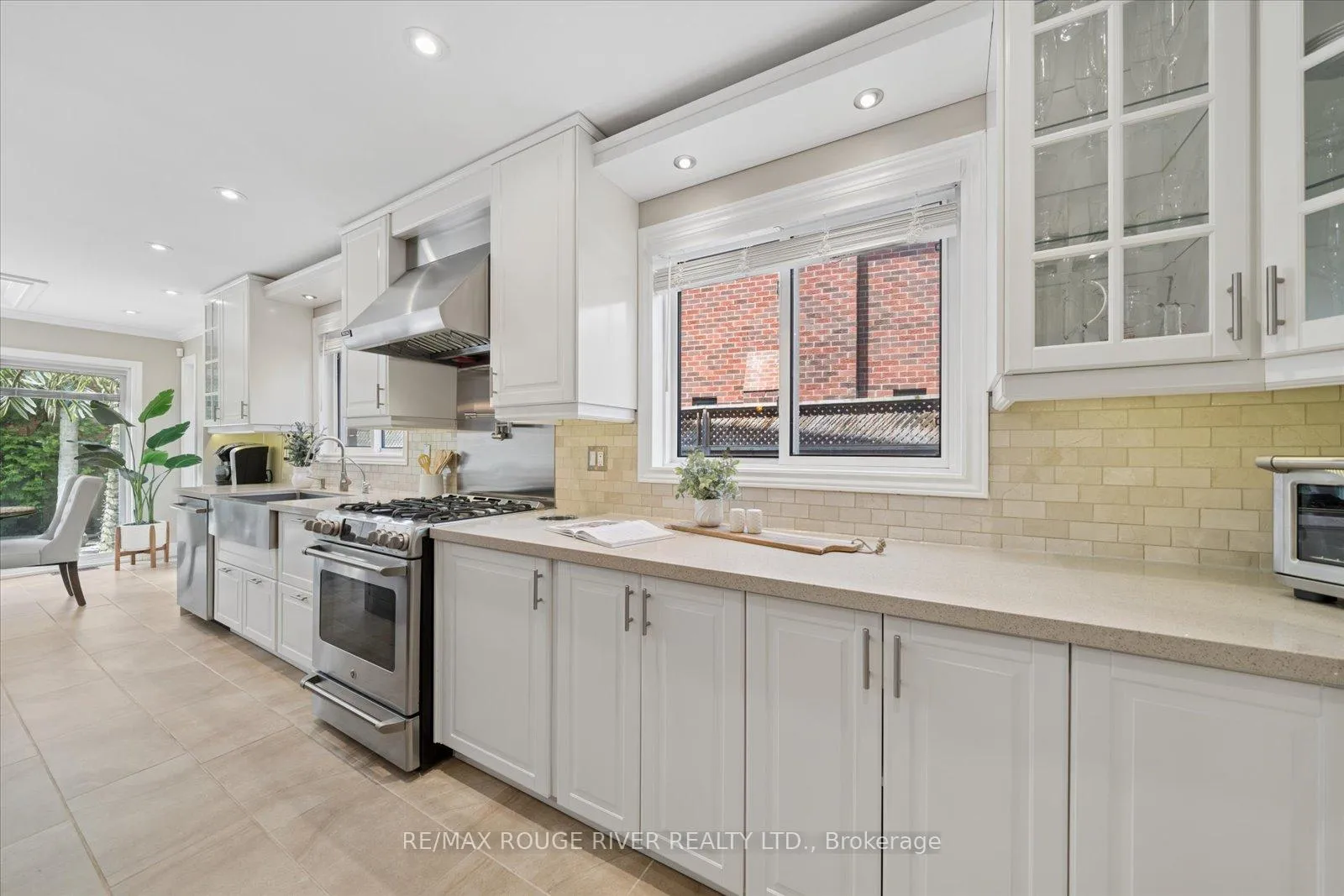 Photo 10 of 34 Glen Hill Drive, Whitby, Blue Grass Meadows — HOMEH