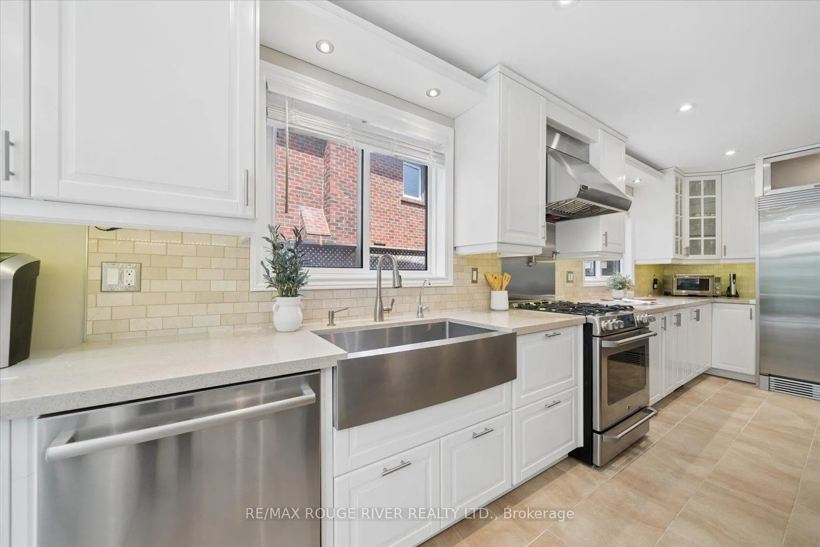 Photo 12 of 34 Glen Hill Drive, Whitby, Blue Grass Meadows — HOMEH