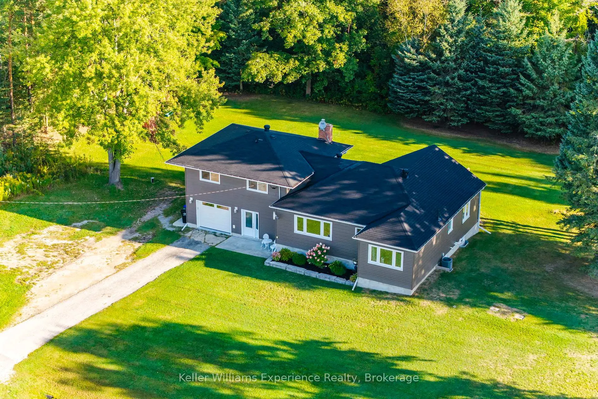 Photo 1 of 5525 Penetanguishene Road, Springwater, Rural Springwater — HOMEH