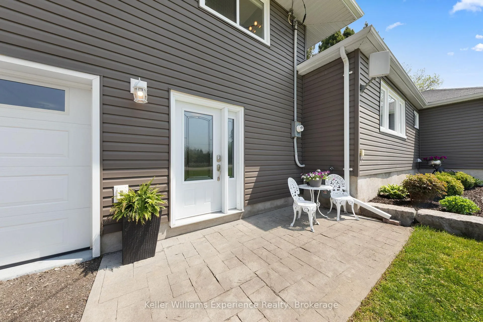 Photo 4 of 5525 Penetanguishene Road, Springwater, Rural Springwater — HOMEH
