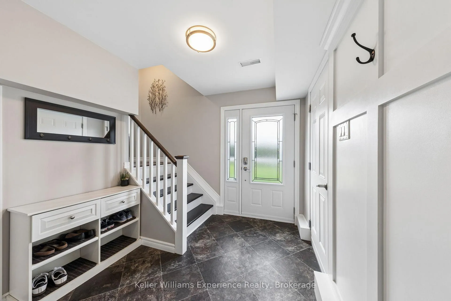 Photo 5 of 5525 Penetanguishene Road, Springwater, Rural Springwater — HOMEH