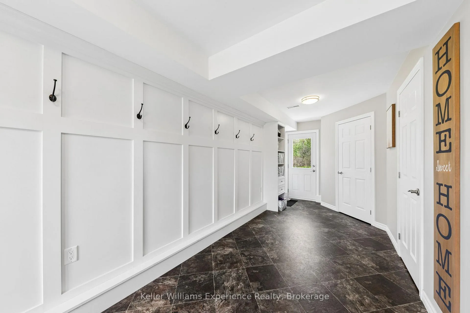 Photo 6 of 5525 Penetanguishene Road, Springwater, Rural Springwater — HOMEH