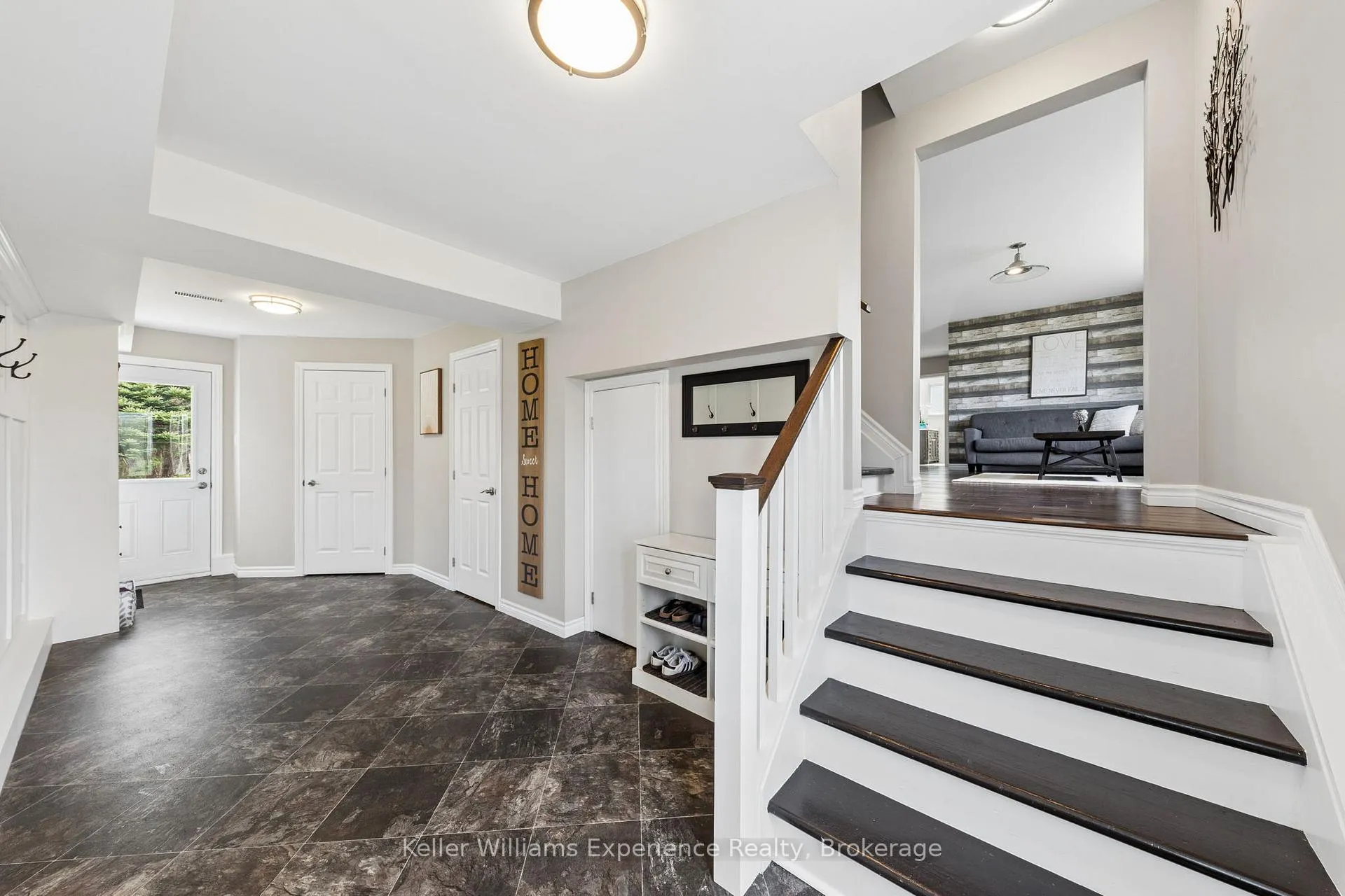 Photo 8 of 5525 Penetanguishene Road, Springwater, Rural Springwater — HOMEH