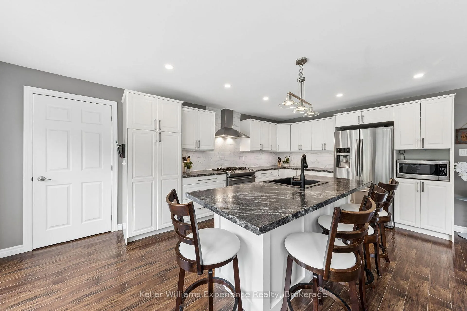 Photo 16 of 5525 Penetanguishene Road, Springwater, Rural Springwater — HOMEH
