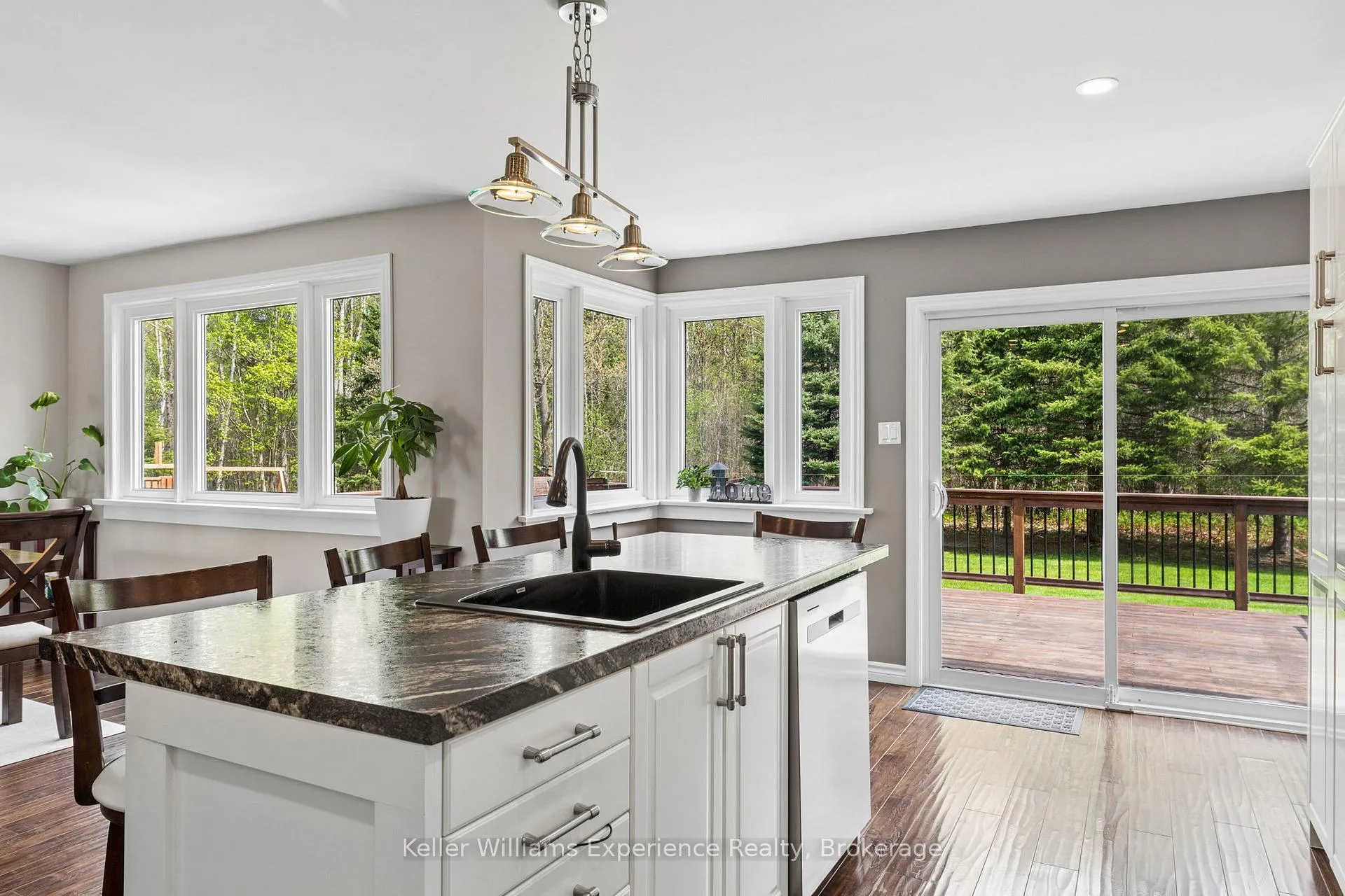 Photo 17 of 5525 Penetanguishene Road, Springwater, Rural Springwater — HOMEH