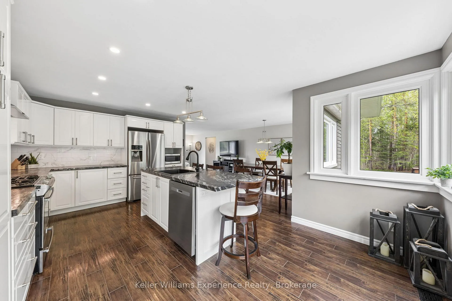 Photo 18 of 5525 Penetanguishene Road, Springwater, Rural Springwater — HOMEH