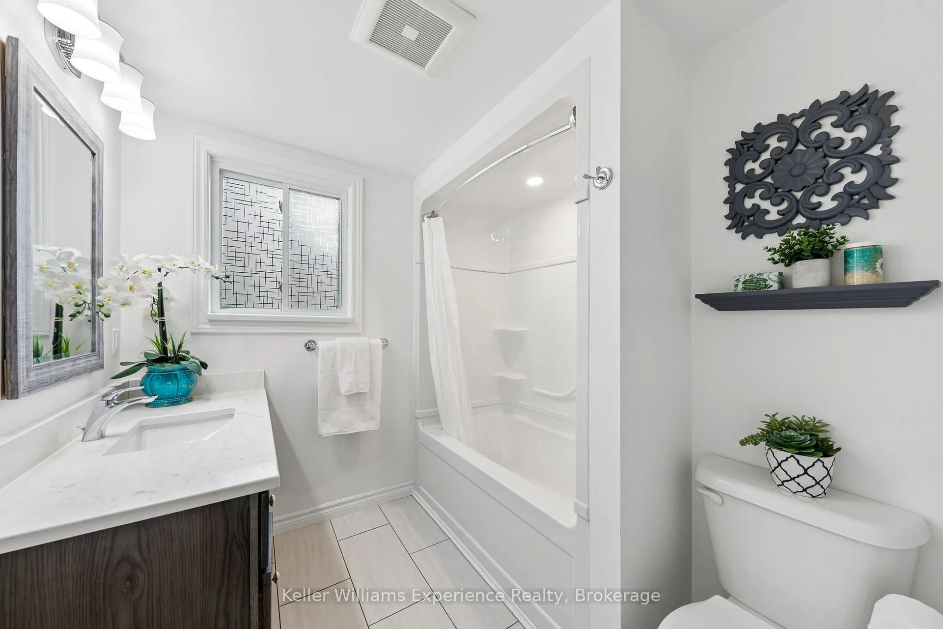 Photo 21 of 5525 Penetanguishene Road, Springwater, Rural Springwater — HOMEH