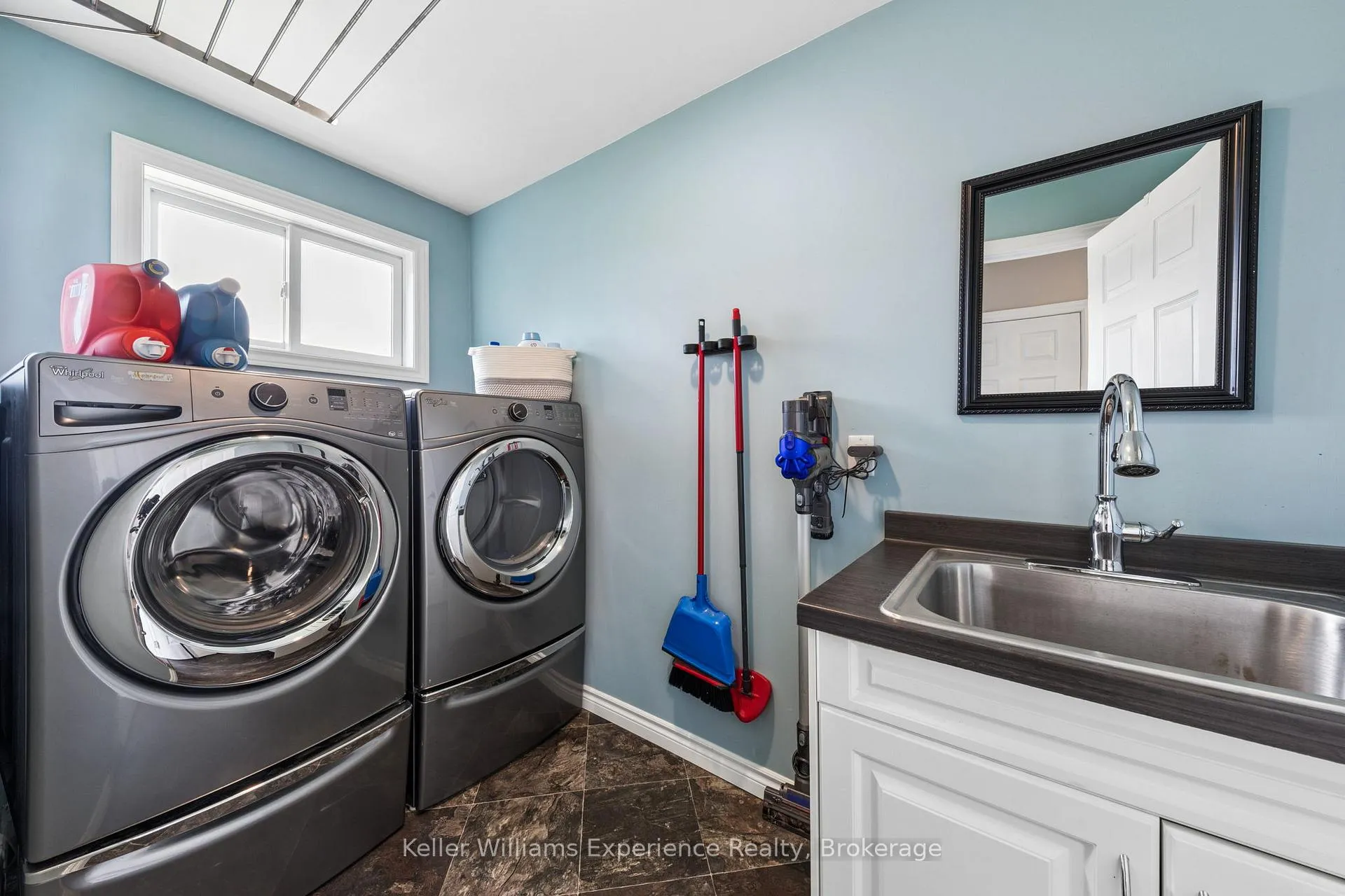 Photo 24 of 5525 Penetanguishene Road, Springwater, Rural Springwater — HOMEH