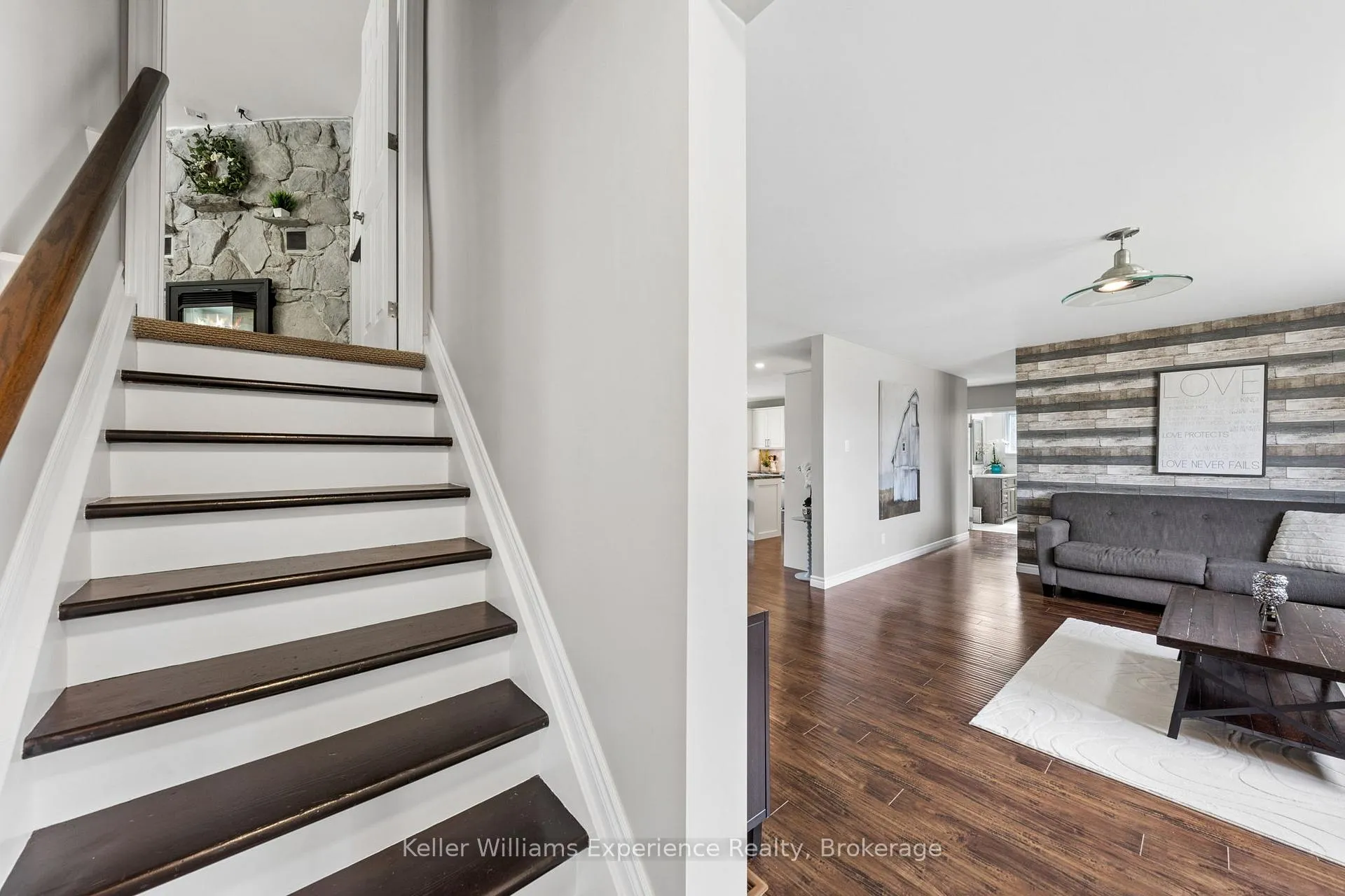 Photo 25 of 5525 Penetanguishene Road, Springwater, Rural Springwater — HOMEH