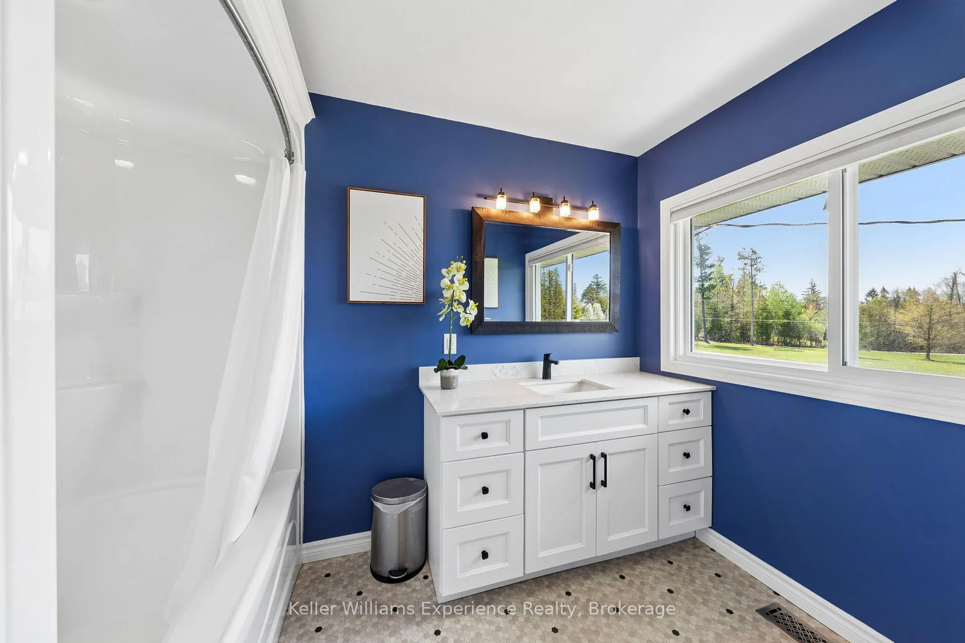 Photo 27 of 5525 Penetanguishene Road, Springwater, Rural Springwater — HOMEH