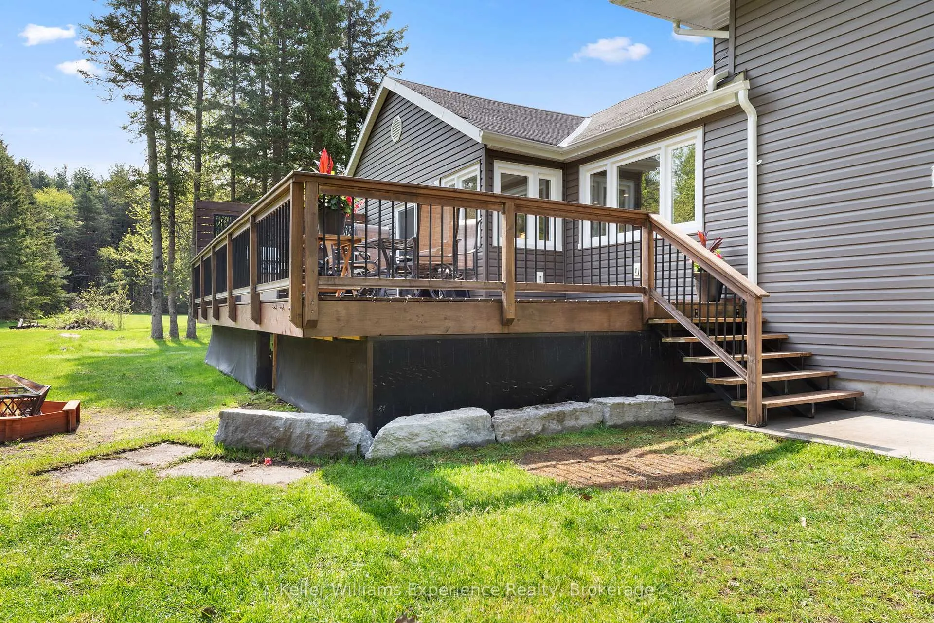 Photo 33 of 5525 Penetanguishene Road, Springwater, Rural Springwater — HOMEH