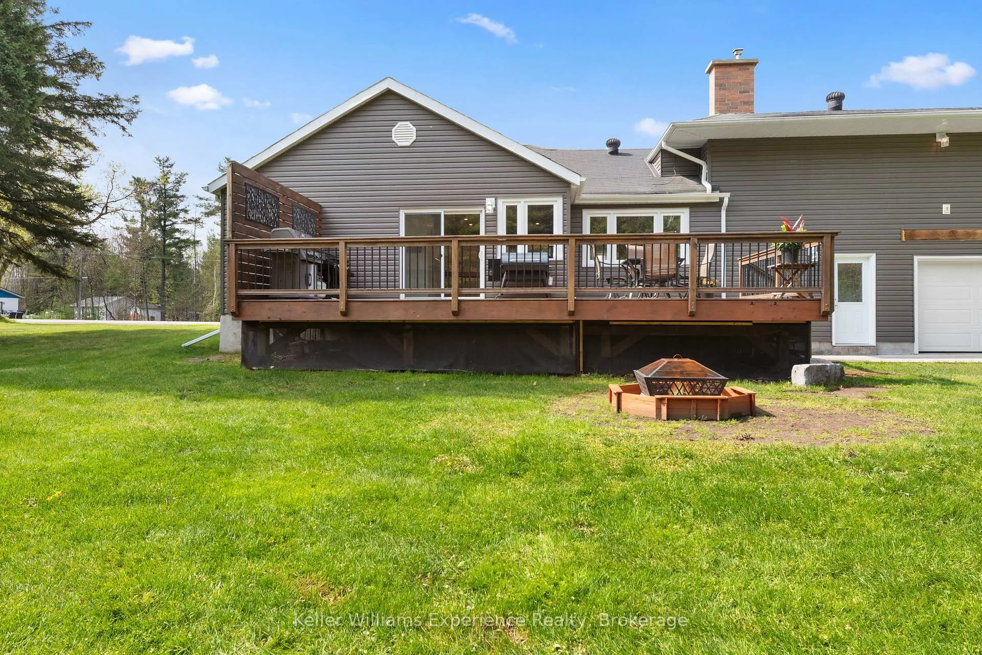 Photo 34 of 5525 Penetanguishene Road, Springwater, Rural Springwater — HOMEH