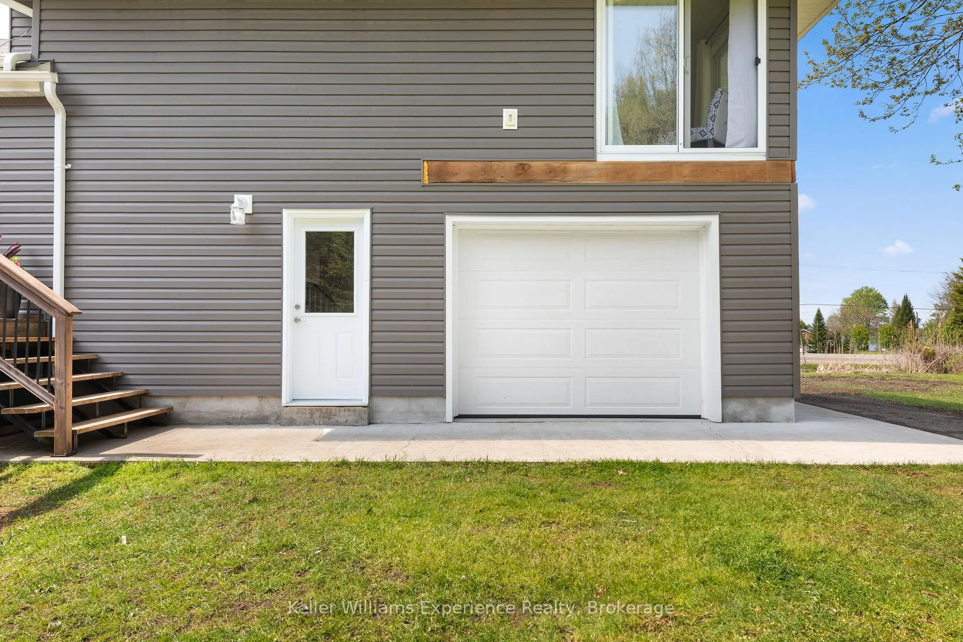 Photo 35 of 5525 Penetanguishene Road, Springwater, Rural Springwater — HOMEH
