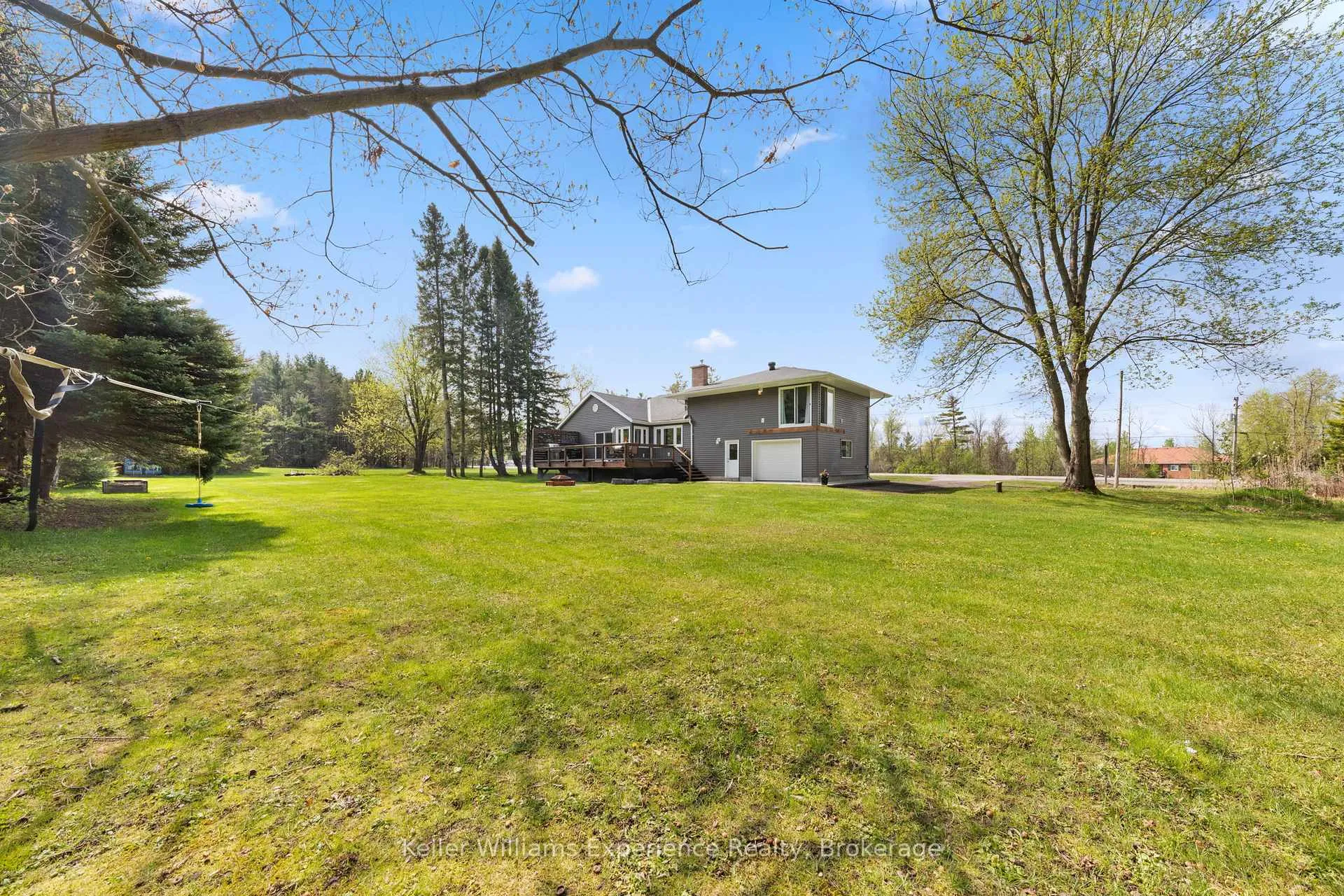 Photo 40 of 5525 Penetanguishene Road, Springwater, Rural Springwater — HOMEH