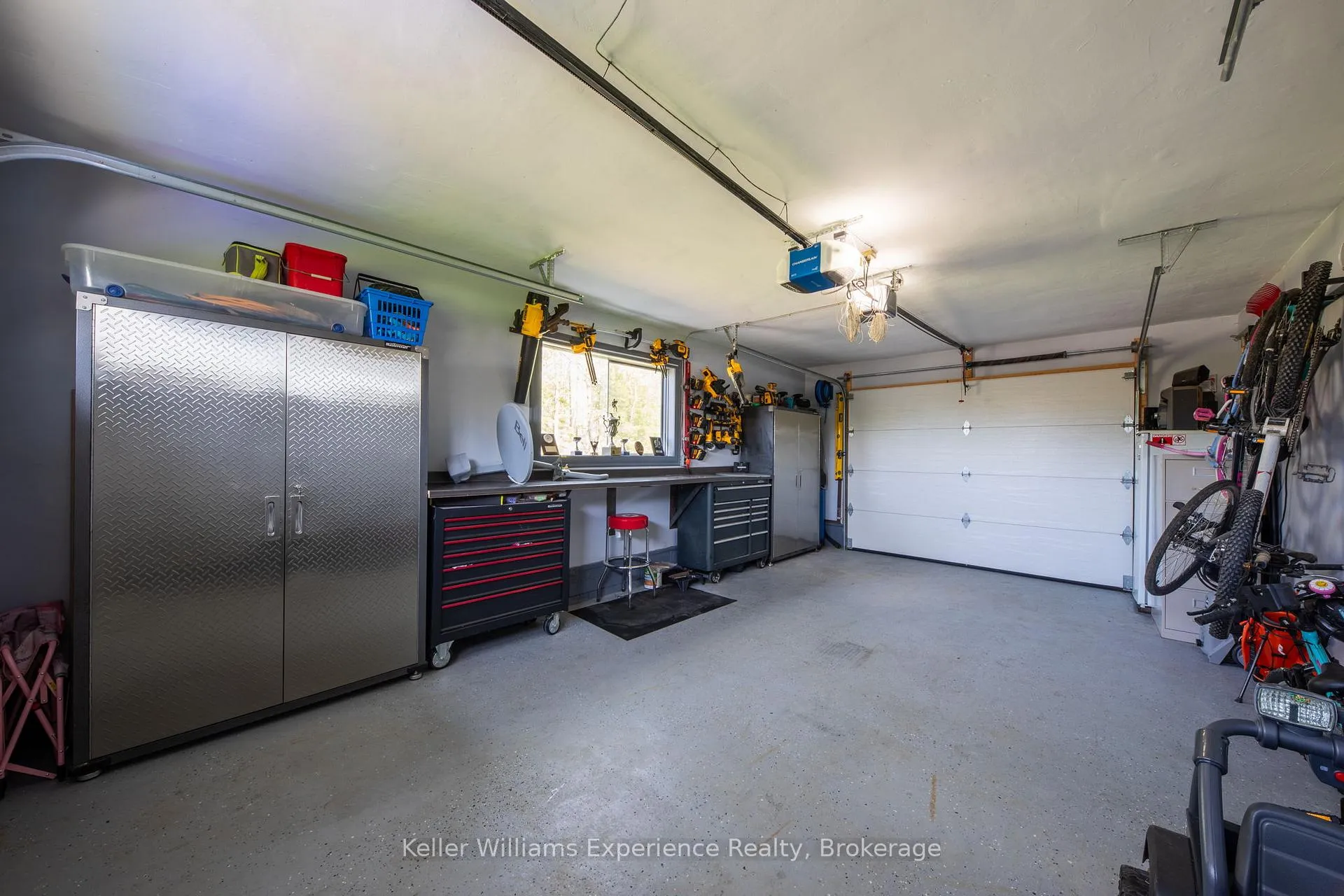 Photo 44 of 5525 Penetanguishene Road, Springwater, Rural Springwater — HOMEH