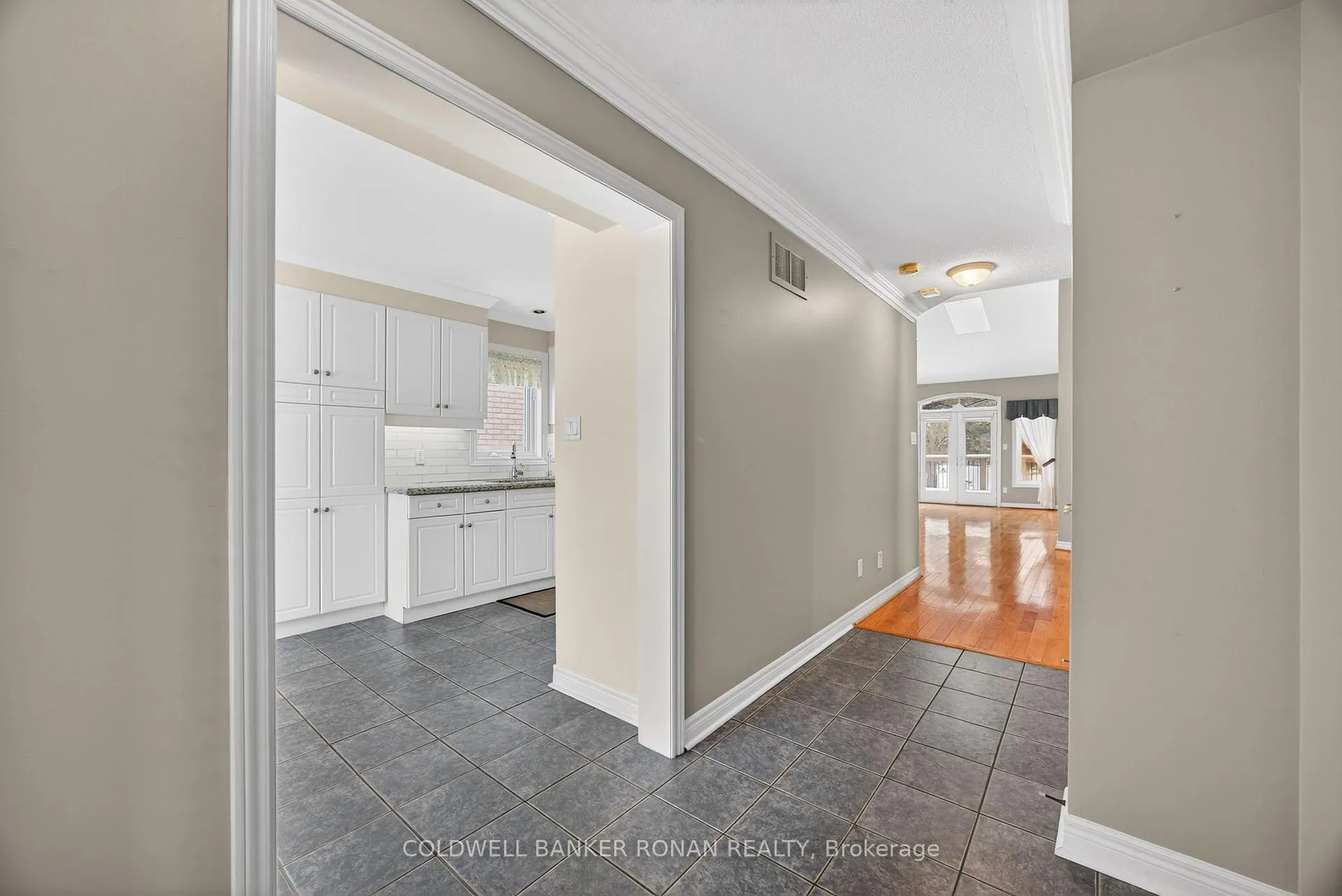 Photo 6 of 14 Via Amici, New Tecumseth, Rural New Tecumseth — HOMEH