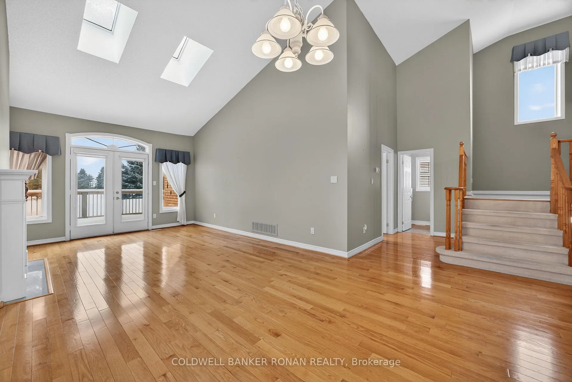 Photo 13 of 14 Via Amici, New Tecumseth, Rural New Tecumseth — HOMEH