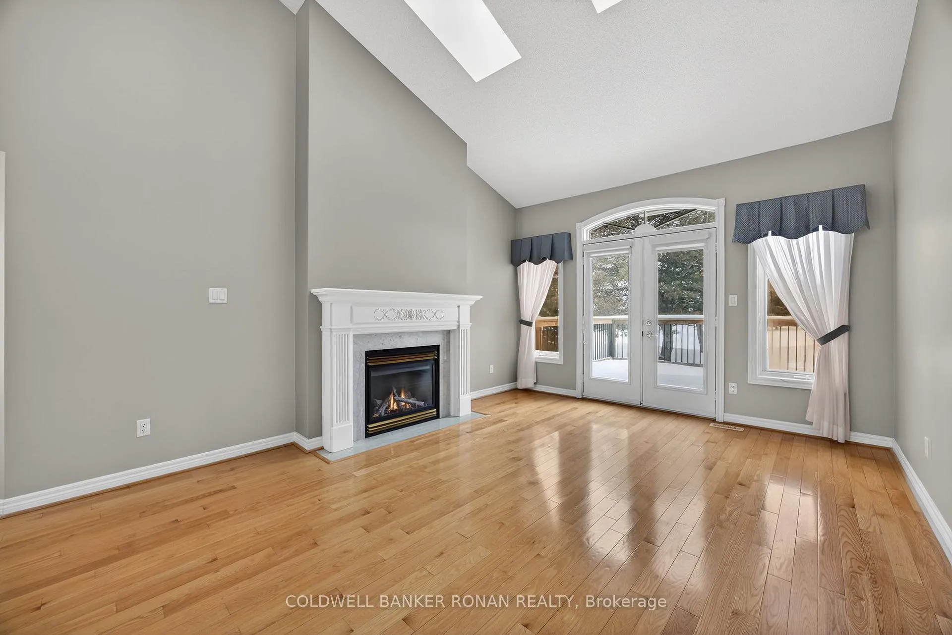 Photo 18 of 14 Via Amici, New Tecumseth, Rural New Tecumseth — HOMEH