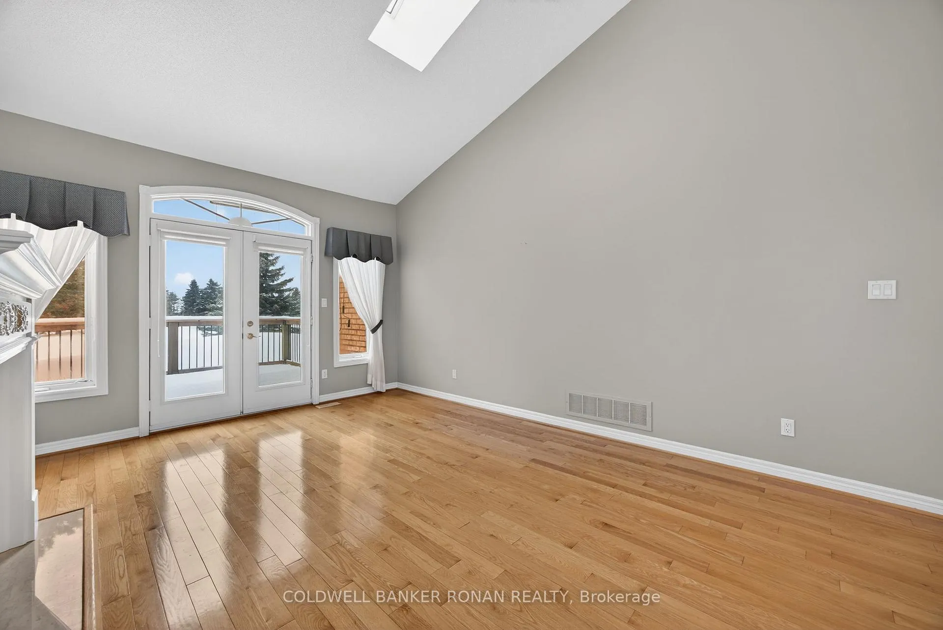 Photo 20 of 14 Via Amici, New Tecumseth, Rural New Tecumseth — HOMEH