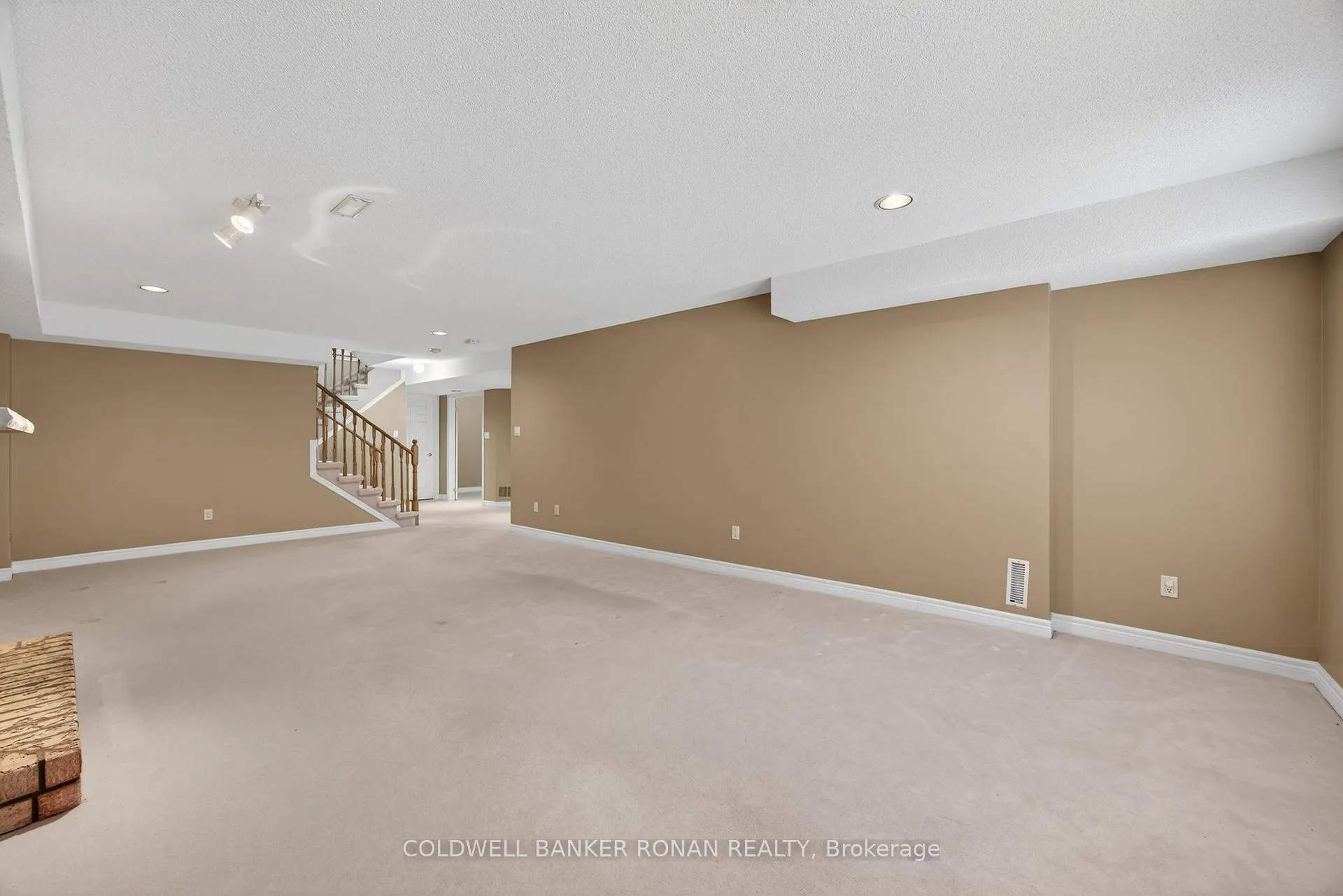 Photo 38 of 14 Via Amici, New Tecumseth, Rural New Tecumseth — HOMEH