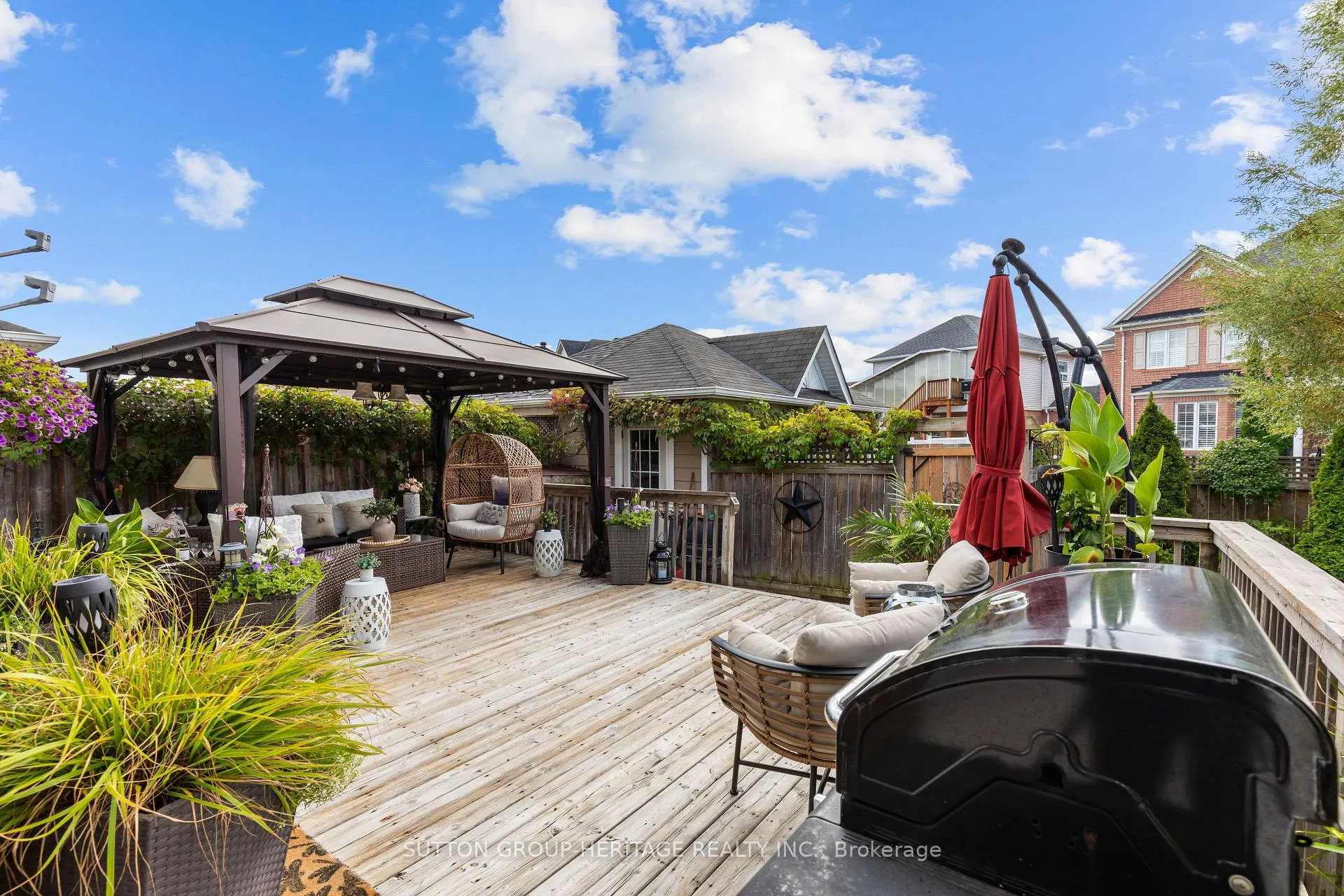 Photo 10 of 104 Gas Lamp Lane, Markham, Cornell — HOMEH