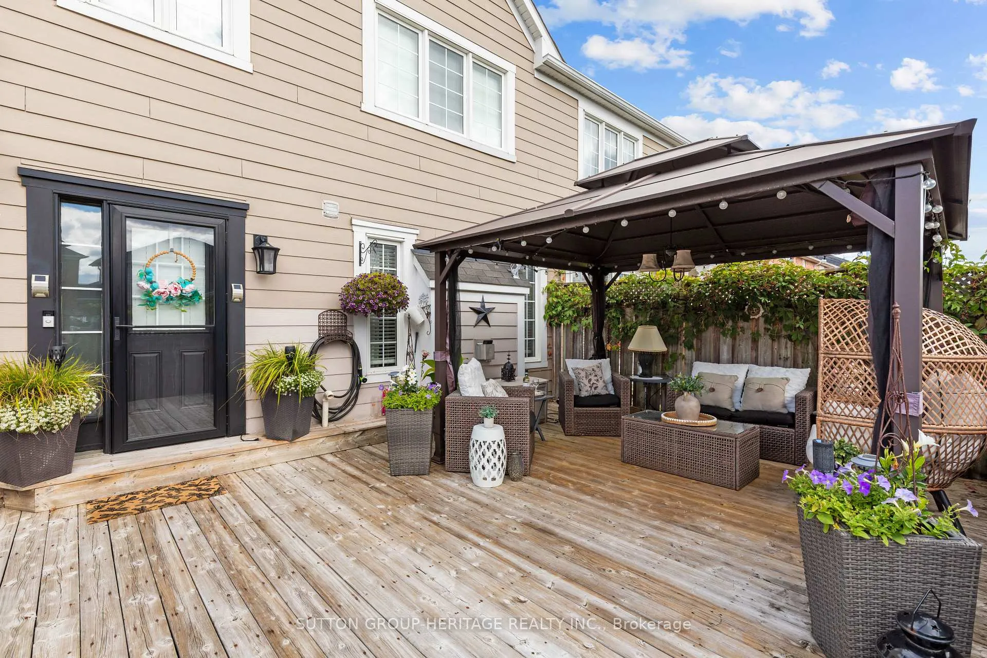 Photo 11 of 104 Gas Lamp Lane, Markham, Cornell — HOMEH