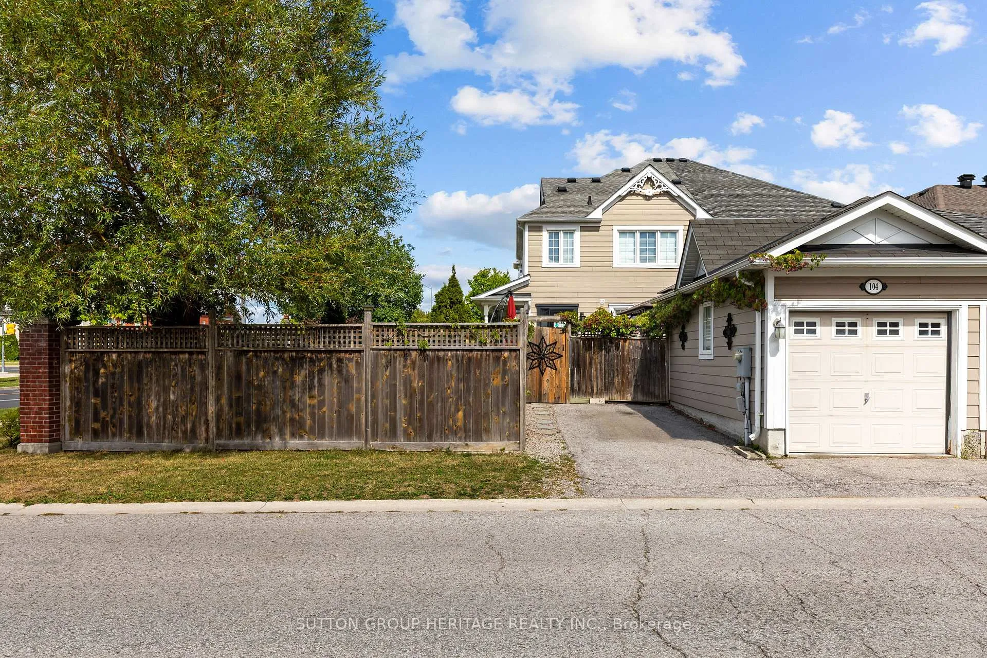 Photo 14 of 104 Gas Lamp Lane, Markham, Cornell — HOMEH