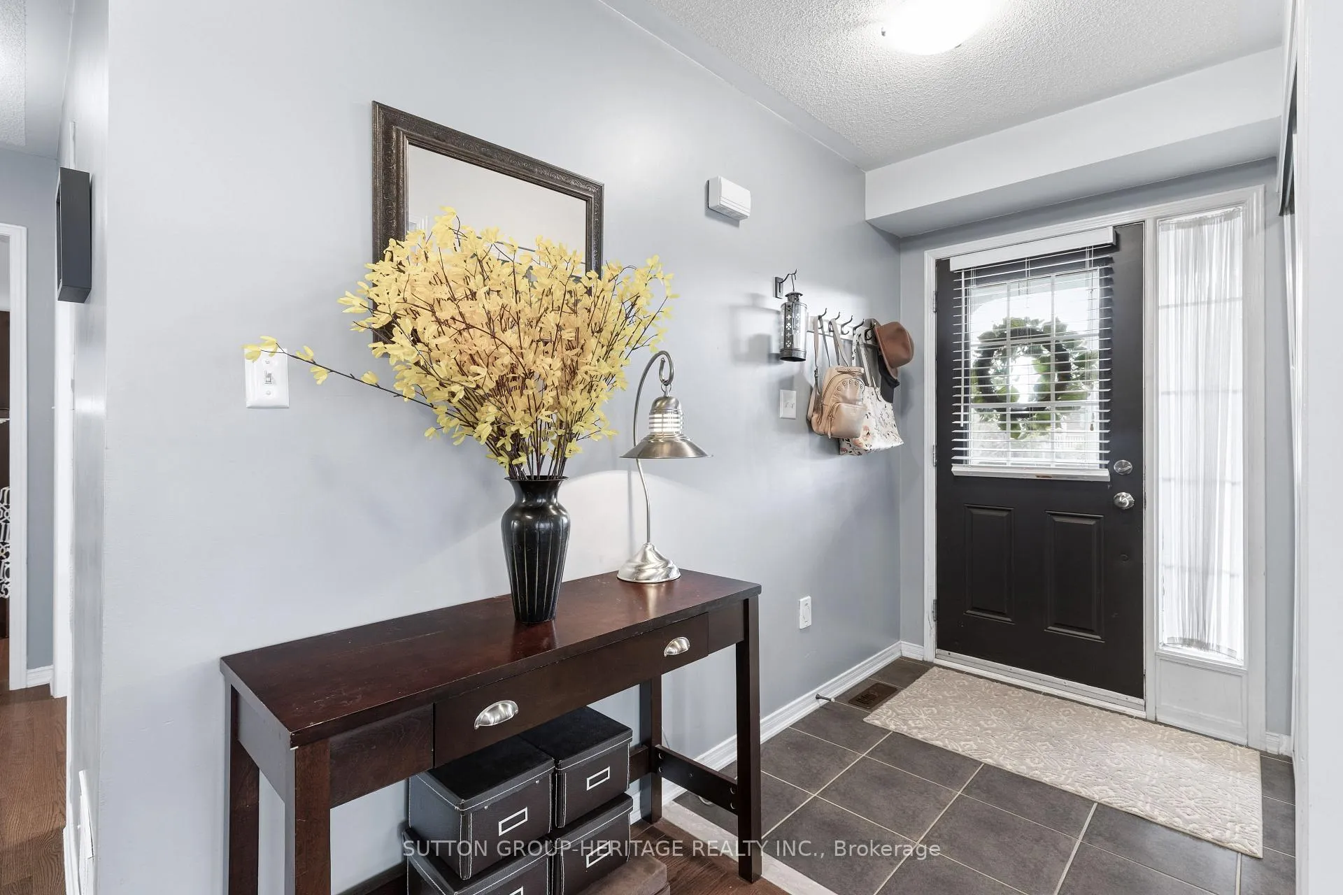 Photo 15 of 104 Gas Lamp Lane, Markham, Cornell — HOMEH