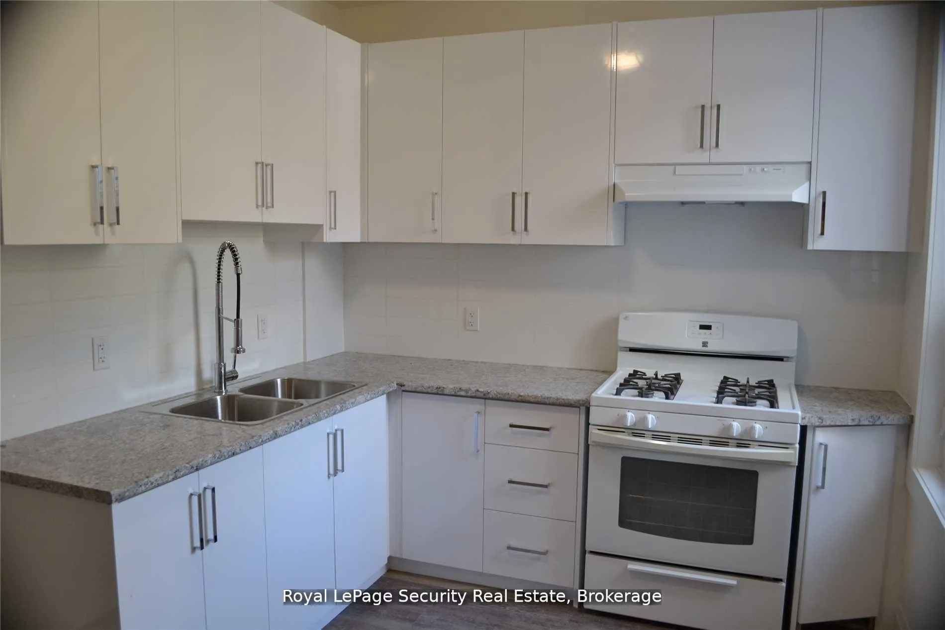 Photo 3 of Unit Main, 6 Rusholme Park Crescent, Toronto, Little Portugal — HOMEH