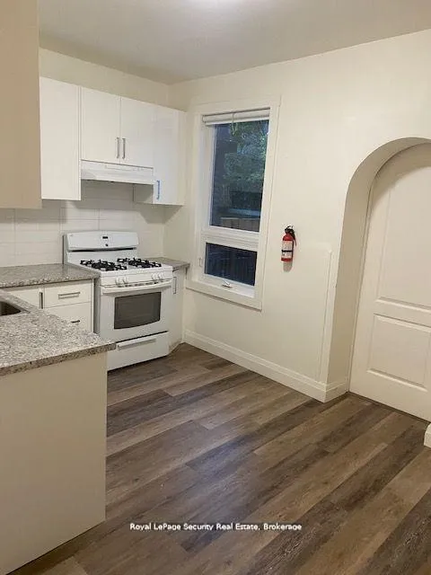 Photo 4 of Unit Main, 6 Rusholme Park Crescent, Toronto, Little Portugal — HOMEH