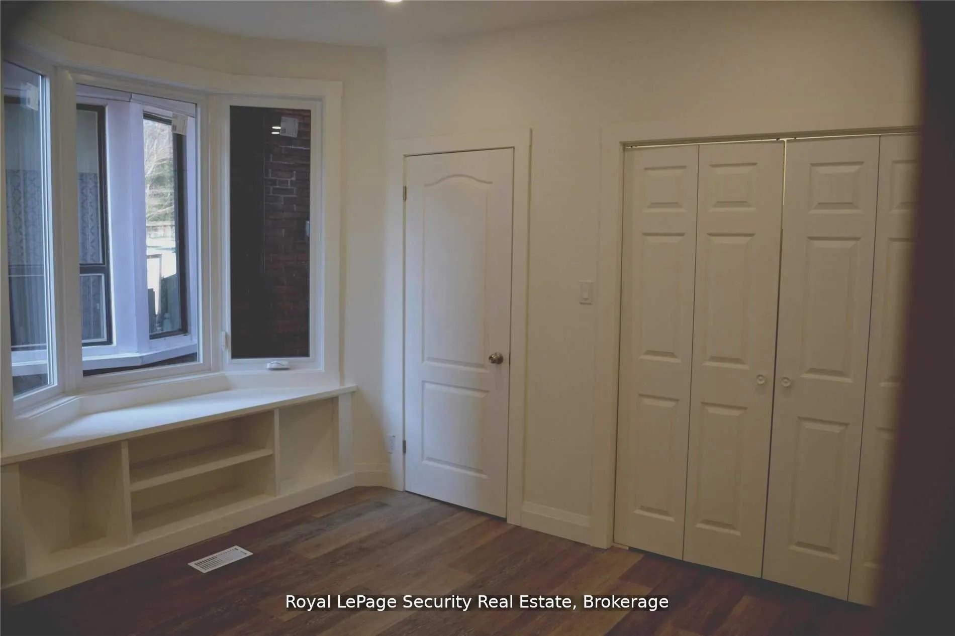 Photo 5 of Unit Main, 6 Rusholme Park Crescent, Toronto, Little Portugal — HOMEH