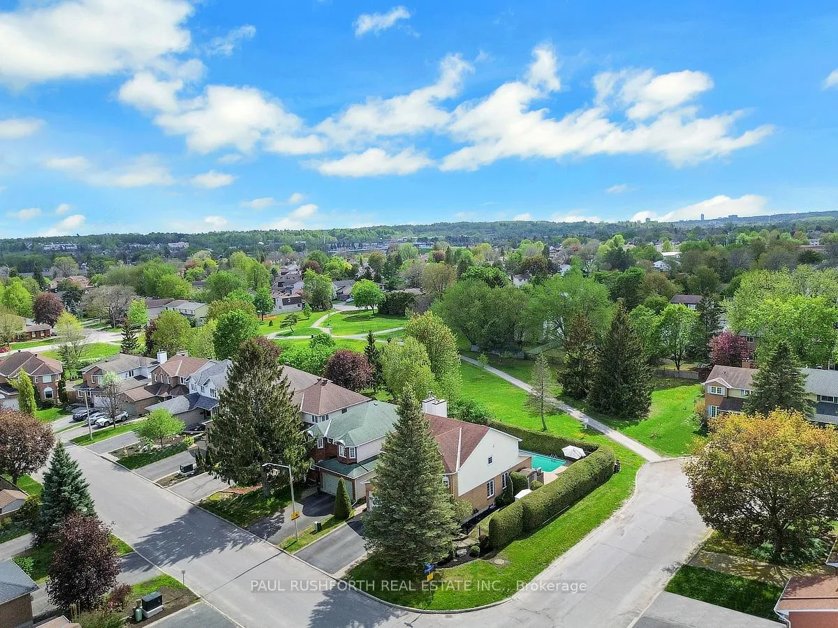 Photo 3 of 6400 Bernice Court, Ottawa, Convent Glen North — HOMEH