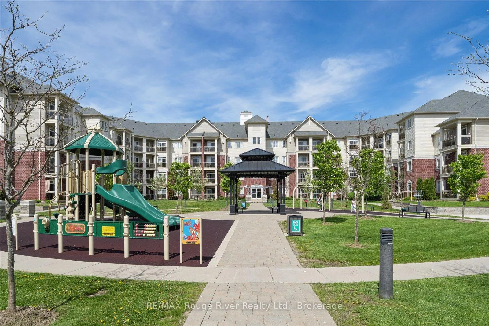 Photo 3 of Unit 124, 84 Aspen Springs Drive, Clarington, Bowmanville — HOMEH