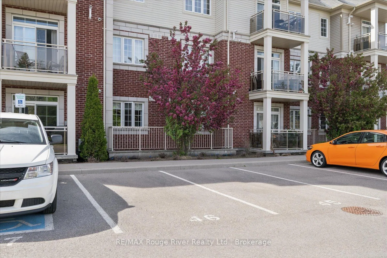 Photo 4 of Unit 124, 84 Aspen Springs Drive, Clarington, Bowmanville — HOMEH