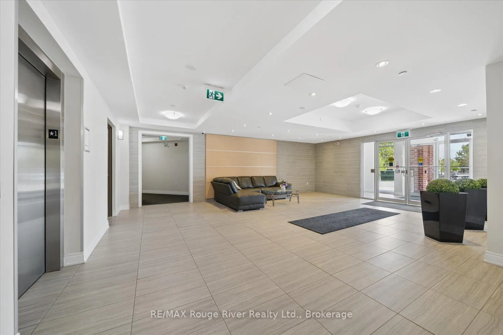Photo 6 of Unit 124, 84 Aspen Springs Drive, Clarington, Bowmanville — HOMEH