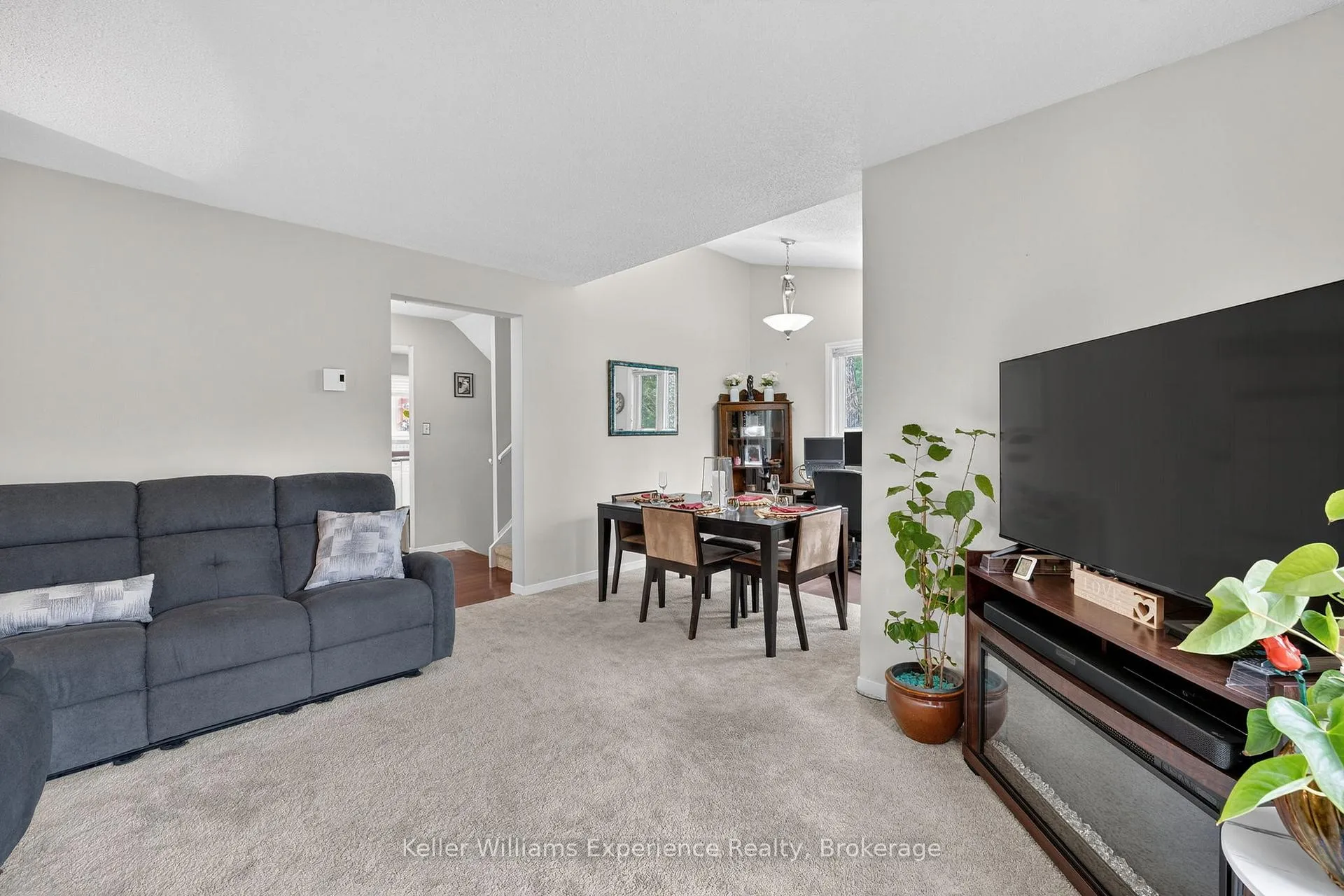 Photo 10 of 75 Southbank Drive, Bracebridge, Macaulay — HOMEH