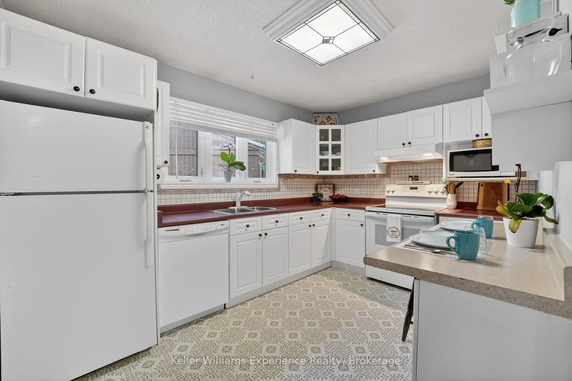 Photo 11 of 75 Southbank Drive, Bracebridge, Macaulay — HOMEH