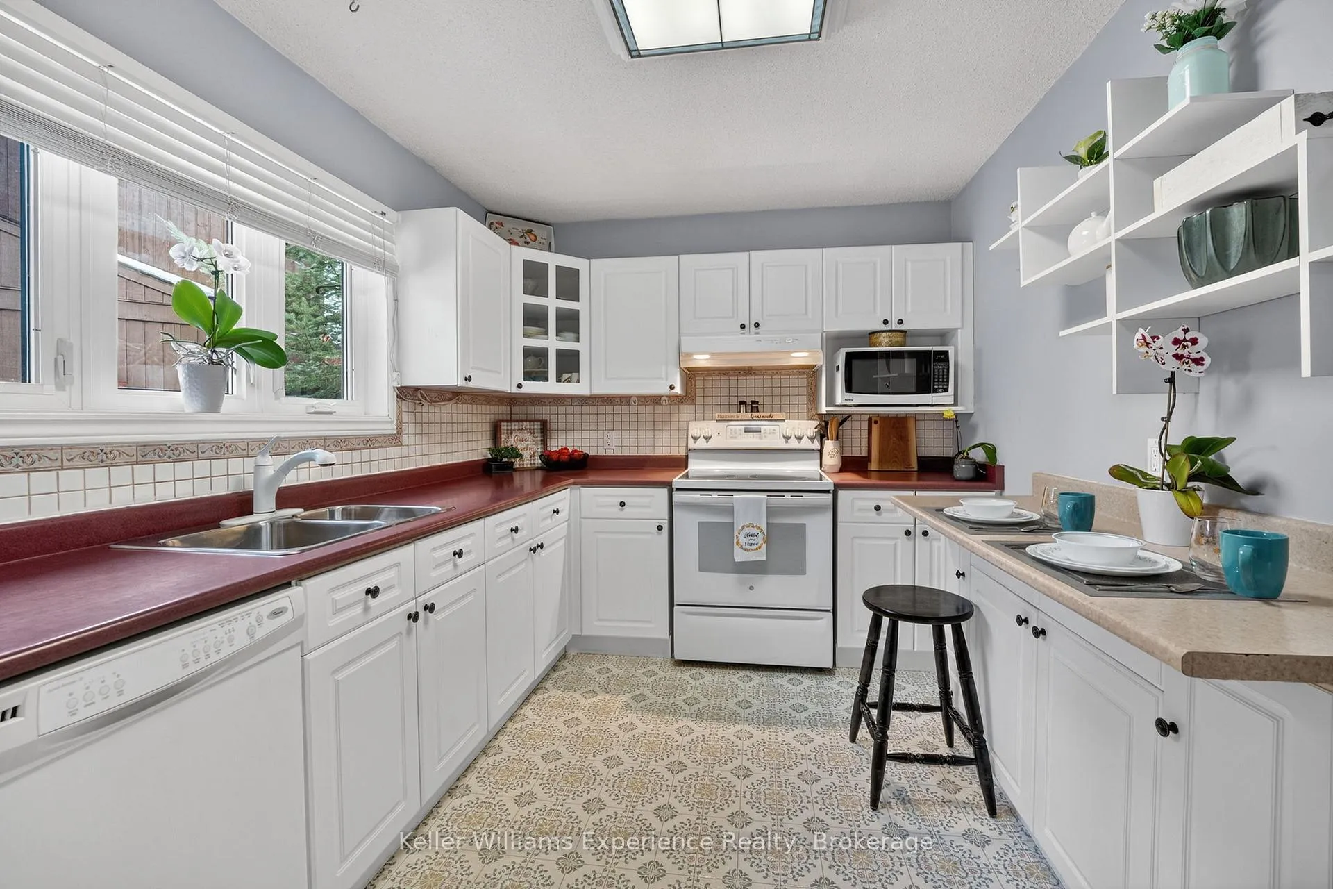 Photo 12 of 75 Southbank Drive, Bracebridge, Macaulay — HOMEH