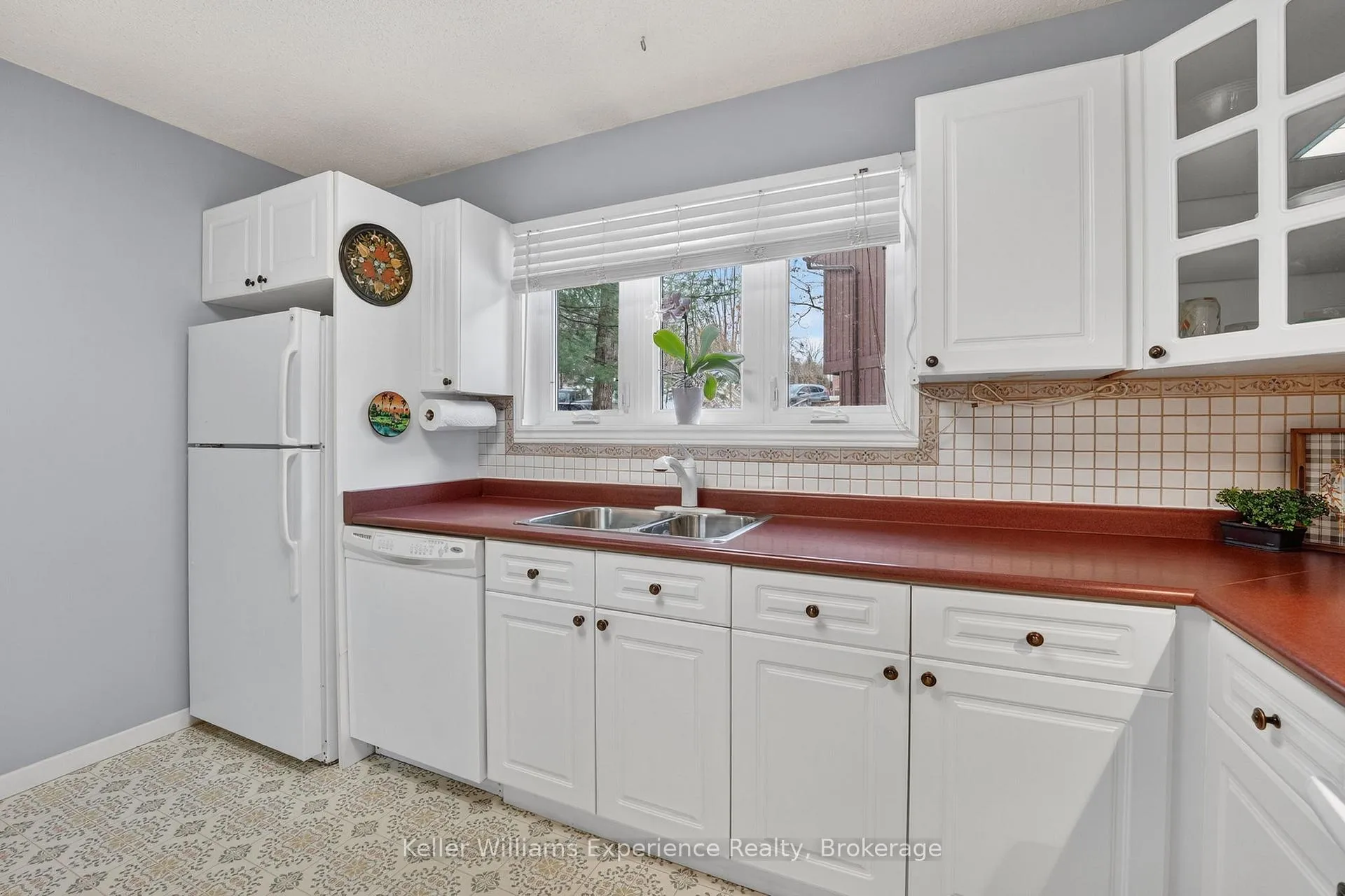 Photo 13 of 75 Southbank Drive, Bracebridge, Macaulay — HOMEH