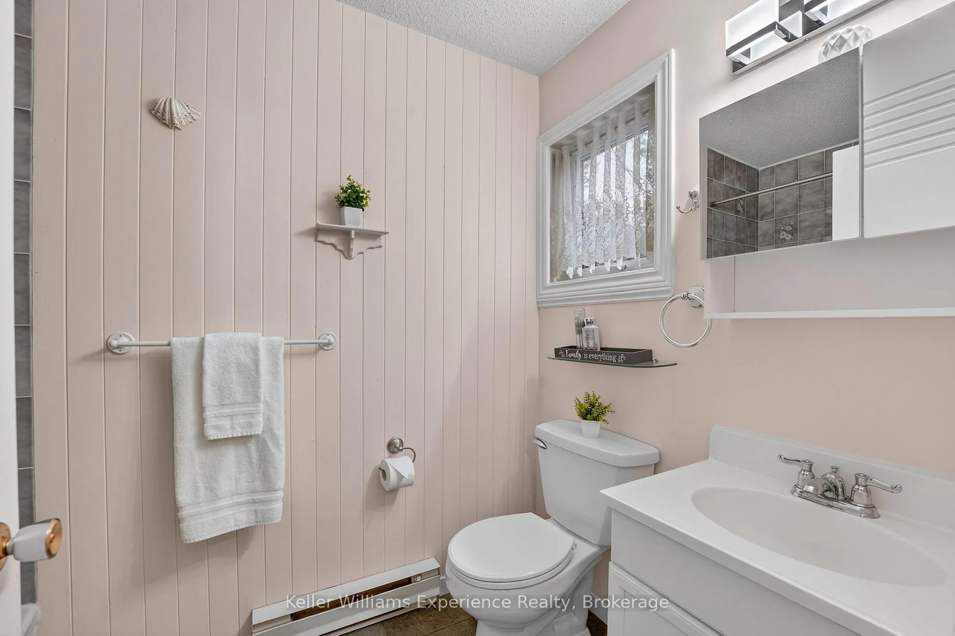 Photo 20 of 75 Southbank Drive, Bracebridge, Macaulay — HOMEH