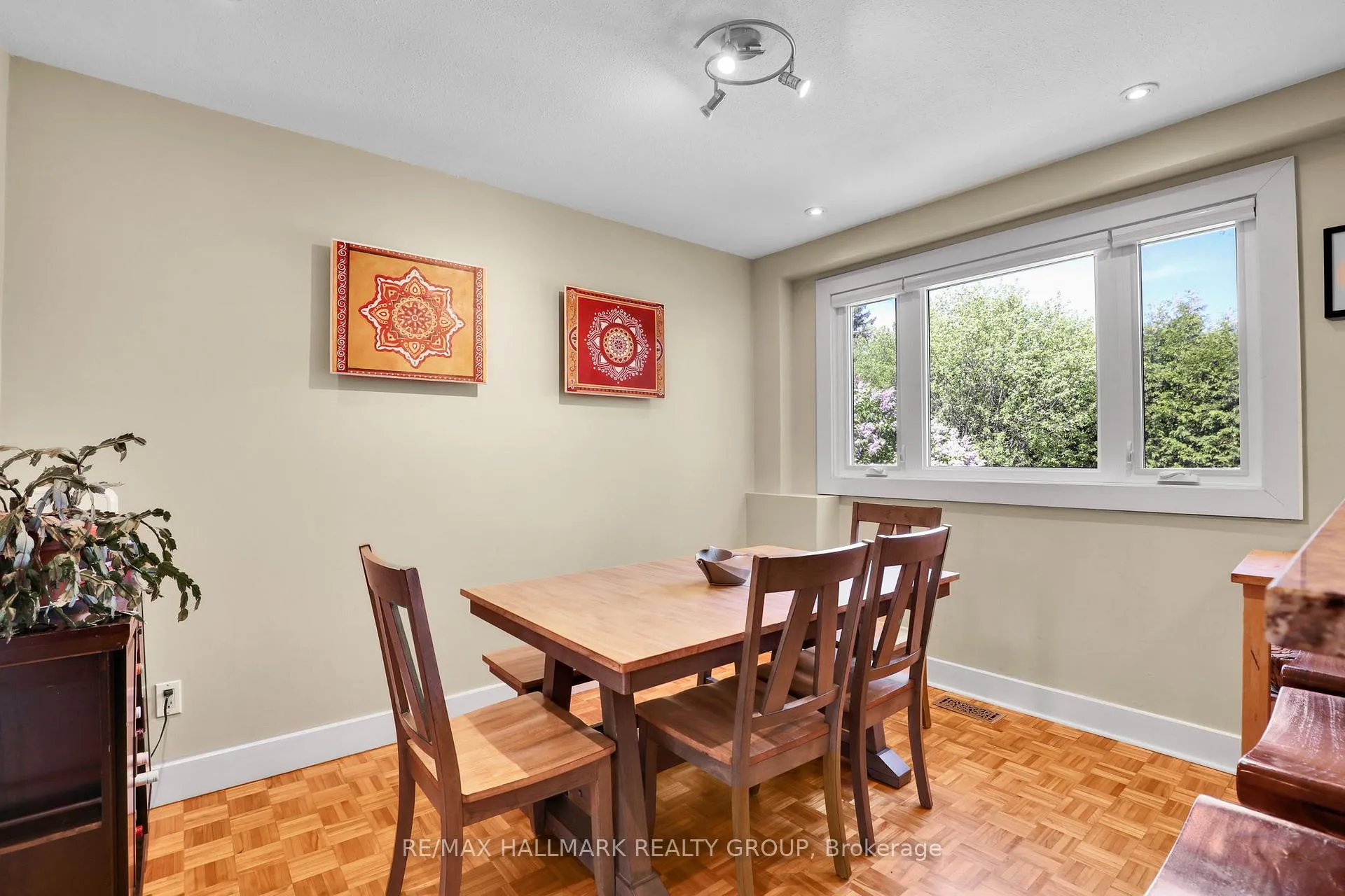 Photo 10 of 123 Mcclellan Road, Ottawa, Sheahan Estates/Trend Village — HOMEH