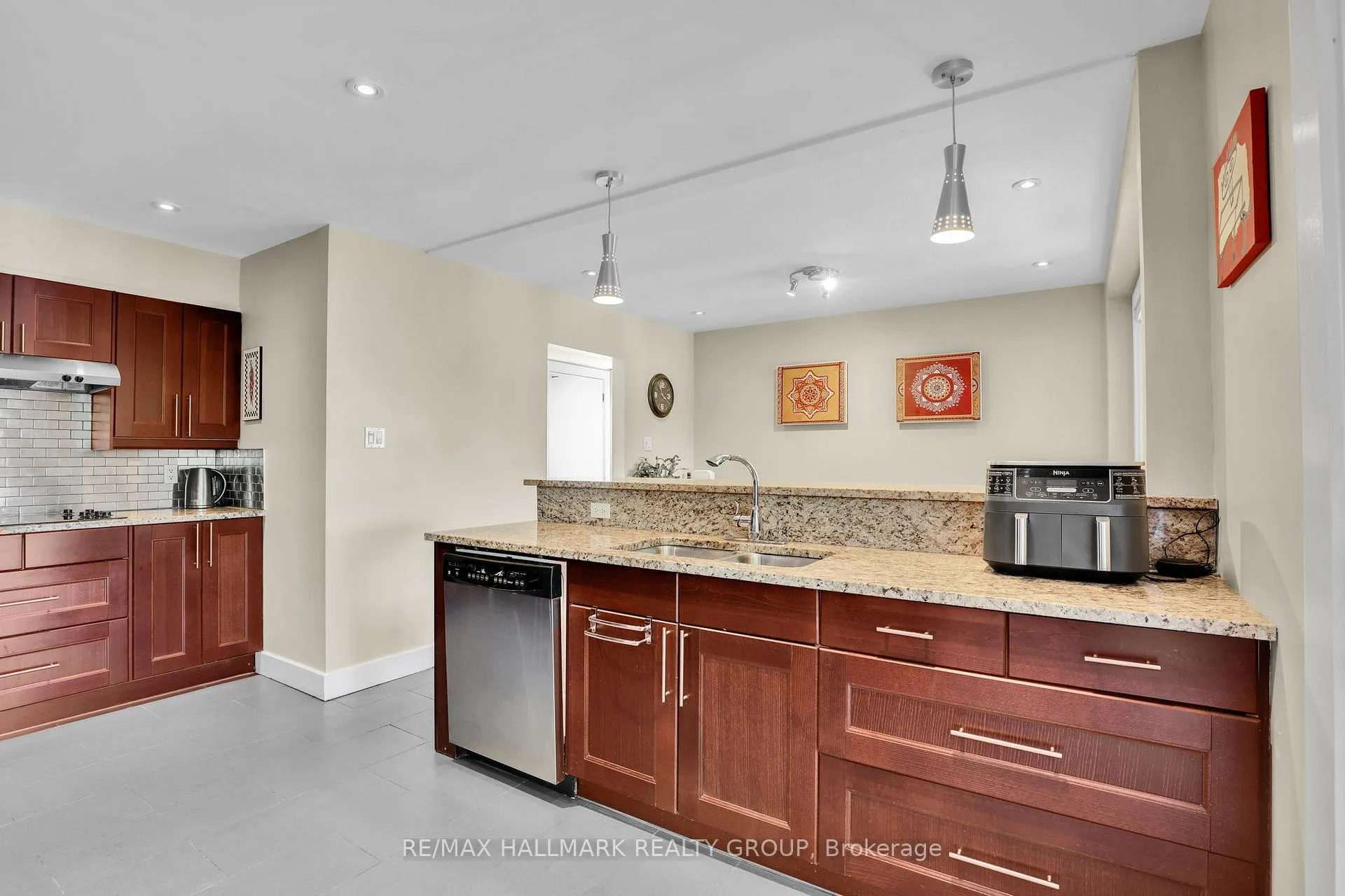 Photo 15 of 123 Mcclellan Road, Ottawa, Sheahan Estates/Trend Village — HOMEH