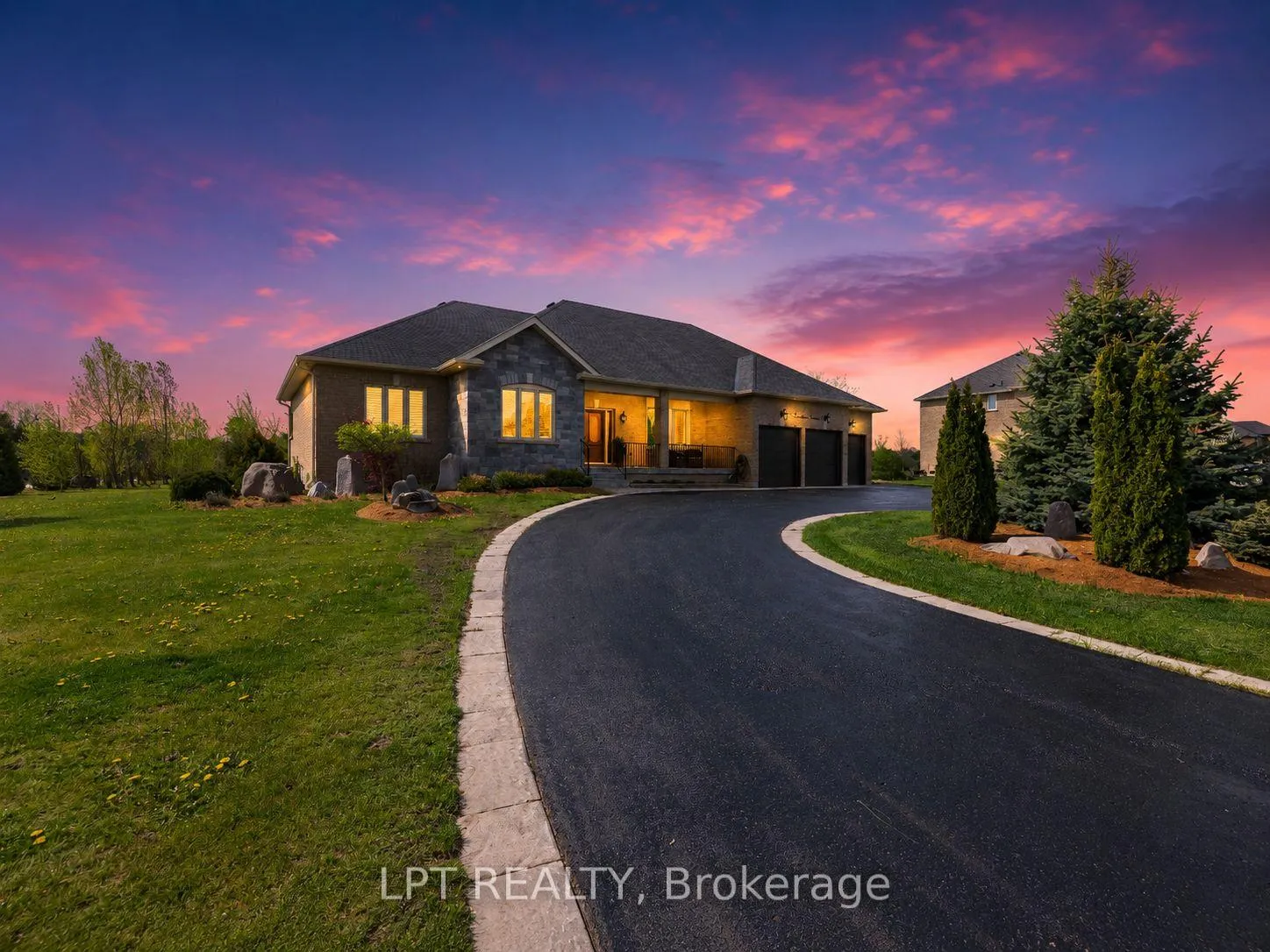 Photo 1 of 66 Stonesthrow Crescent, Uxbridge, Rural Uxbridge — HOMEH