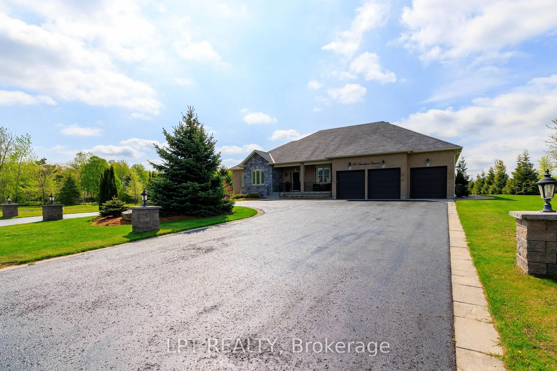 Photo 5 of 66 Stonesthrow Crescent, Uxbridge, Rural Uxbridge — HOMEH