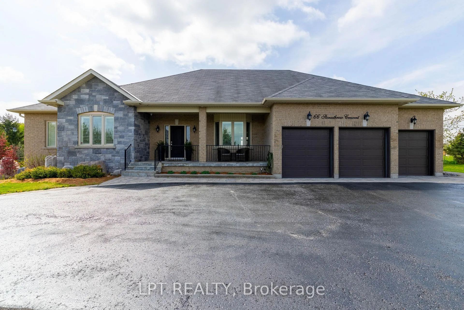 Photo 6 of 66 Stonesthrow Crescent, Uxbridge, Rural Uxbridge — HOMEH