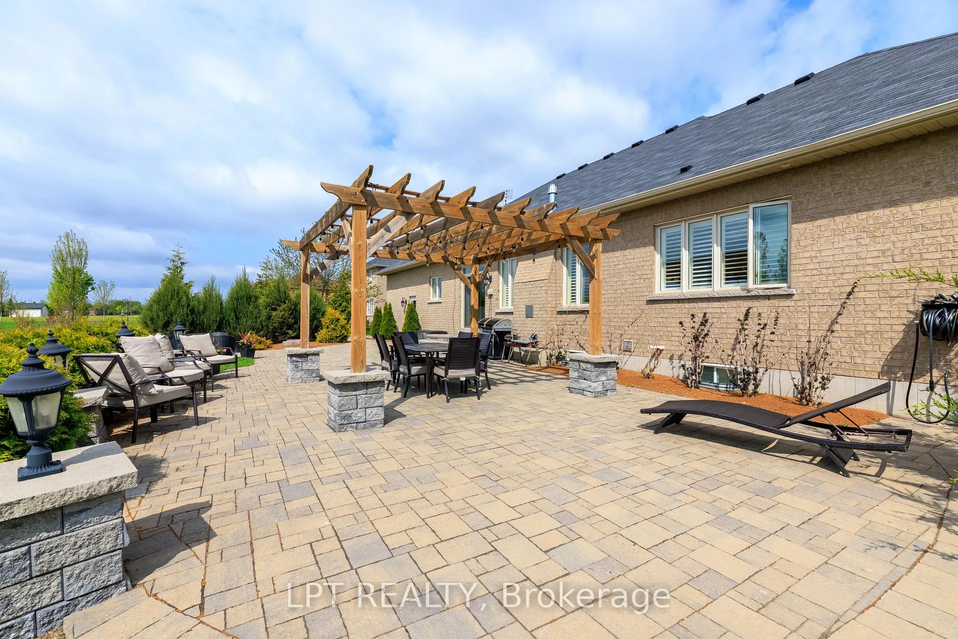 Photo 36 of 66 Stonesthrow Crescent, Uxbridge, Rural Uxbridge — HOMEH