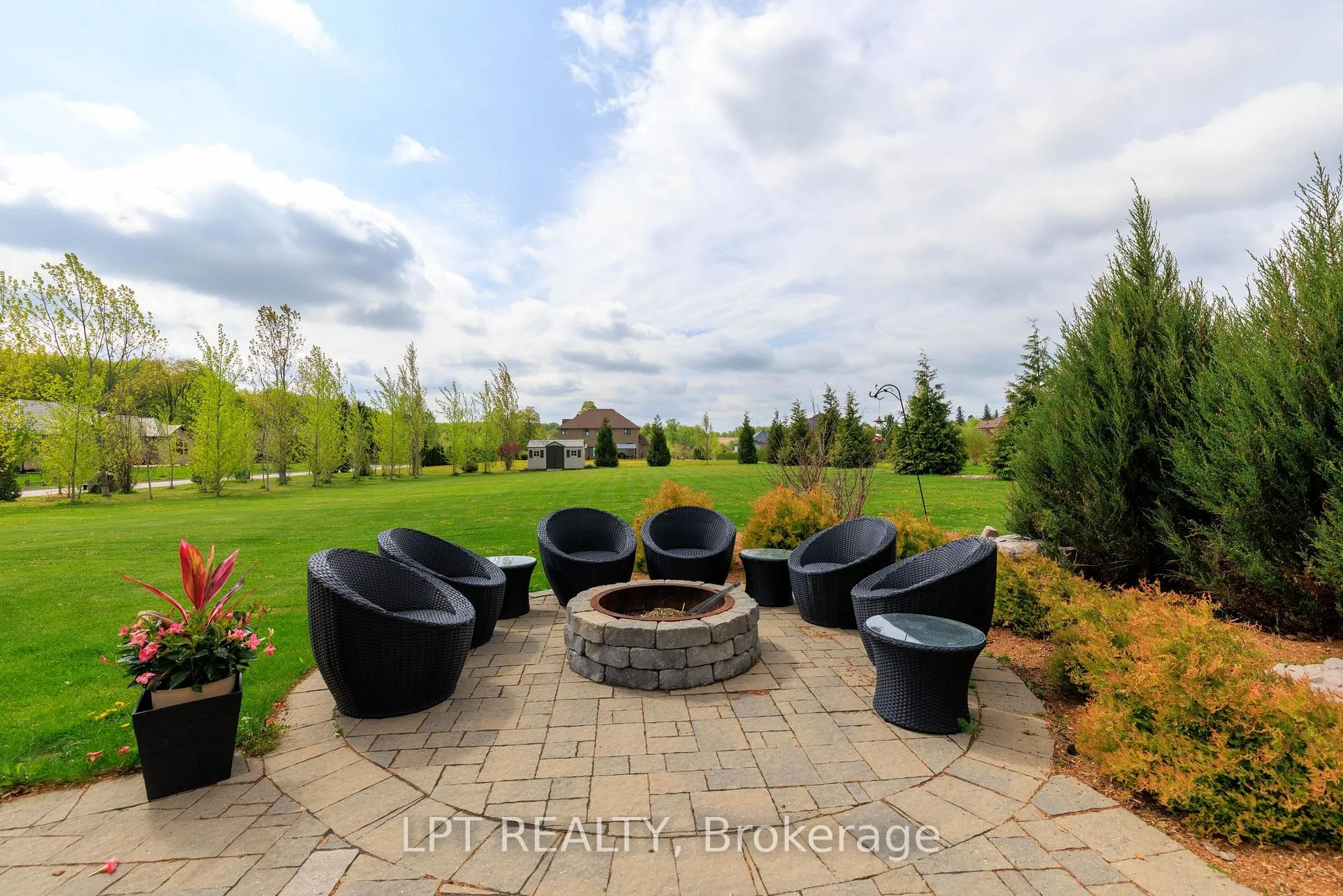 Photo 39 of 66 Stonesthrow Crescent, Uxbridge, Rural Uxbridge — HOMEH