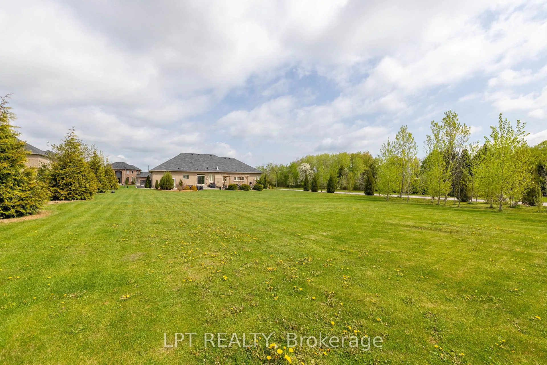 Photo 40 of 66 Stonesthrow Crescent, Uxbridge, Rural Uxbridge — HOMEH